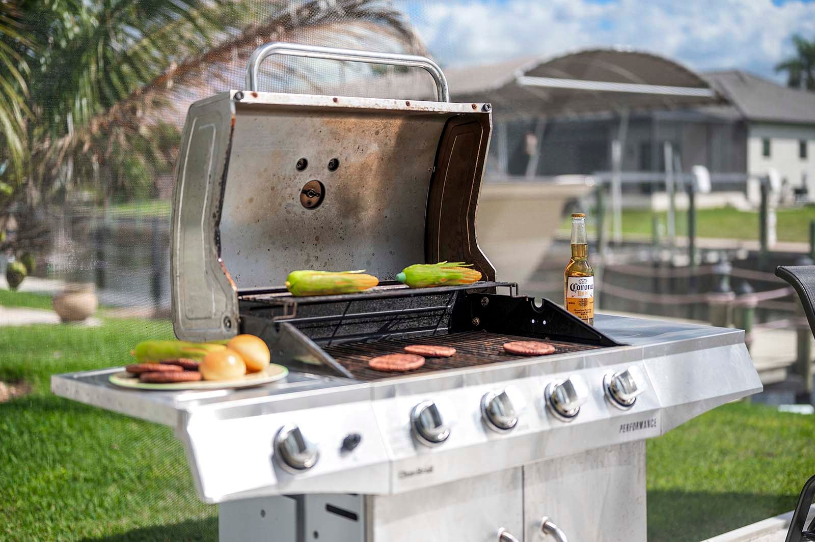 Beheizter Süd-Pool mit Terrasse am Kanal (Gulf Access)