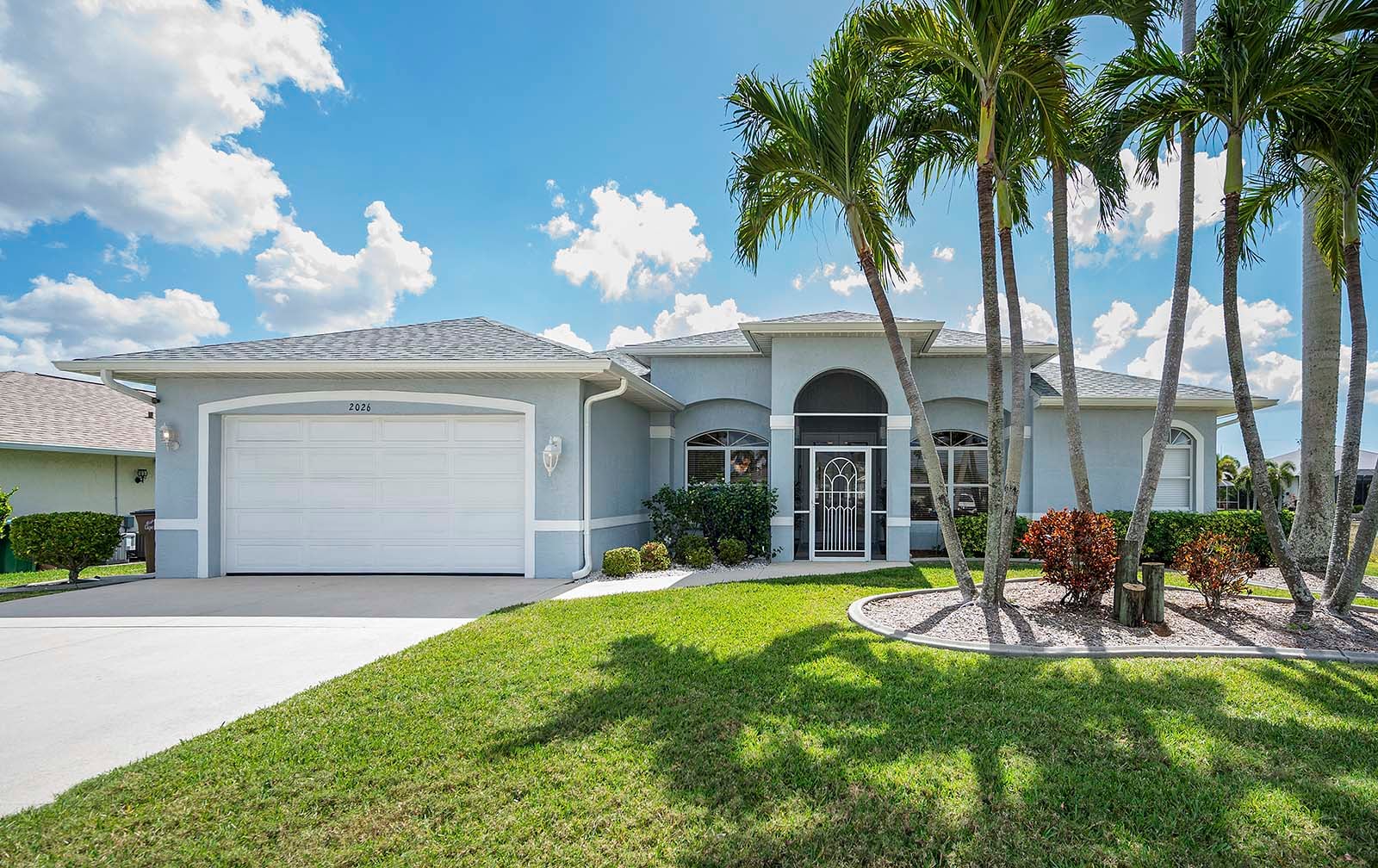 Beheizter Süd-Pool mit Terrasse am Kanal (Gulf Access).