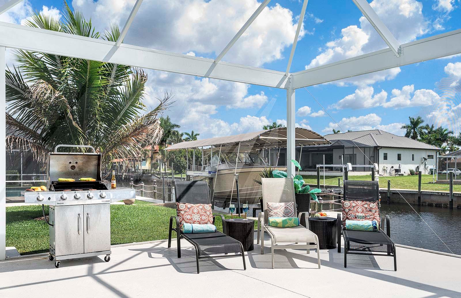 Beheizter Süd-Pool mit Terrasse am Kanal (Gulf Access) in SE Cape Coral.