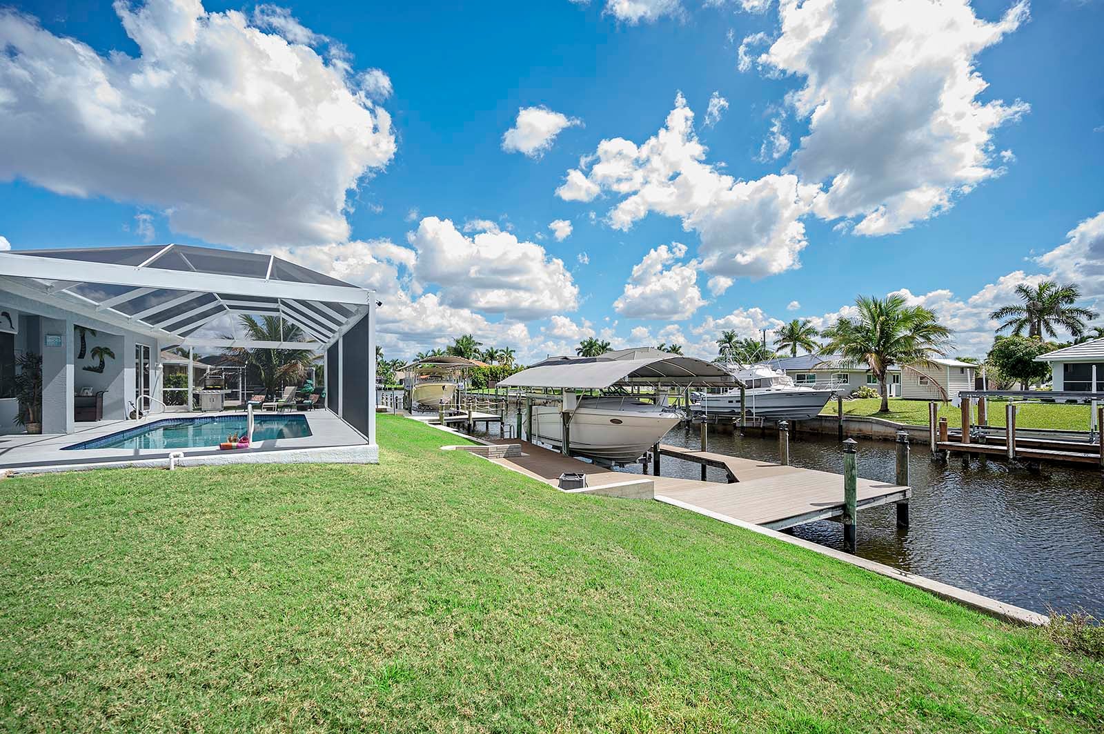 Beheizter Süd-Pool mit Terrasse am Kanal (Gulf Access) in SE Cape Coral.