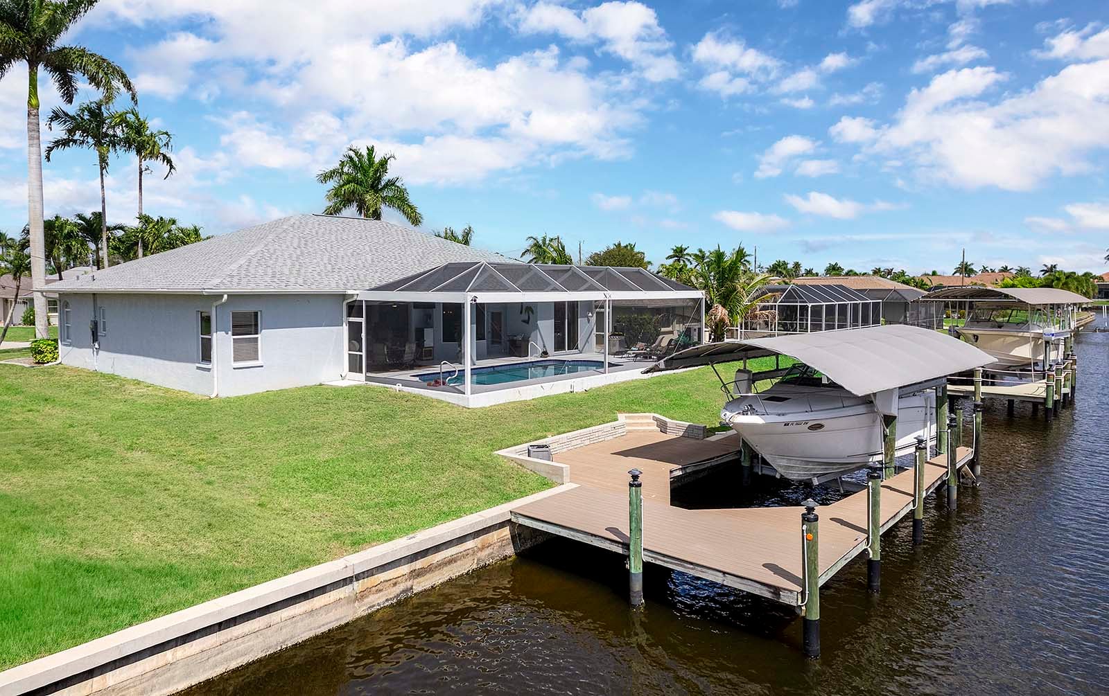 Beheizter Süd-Pool mit Terrasse am Kanal (Gulf Access) in SE Cape Coral.