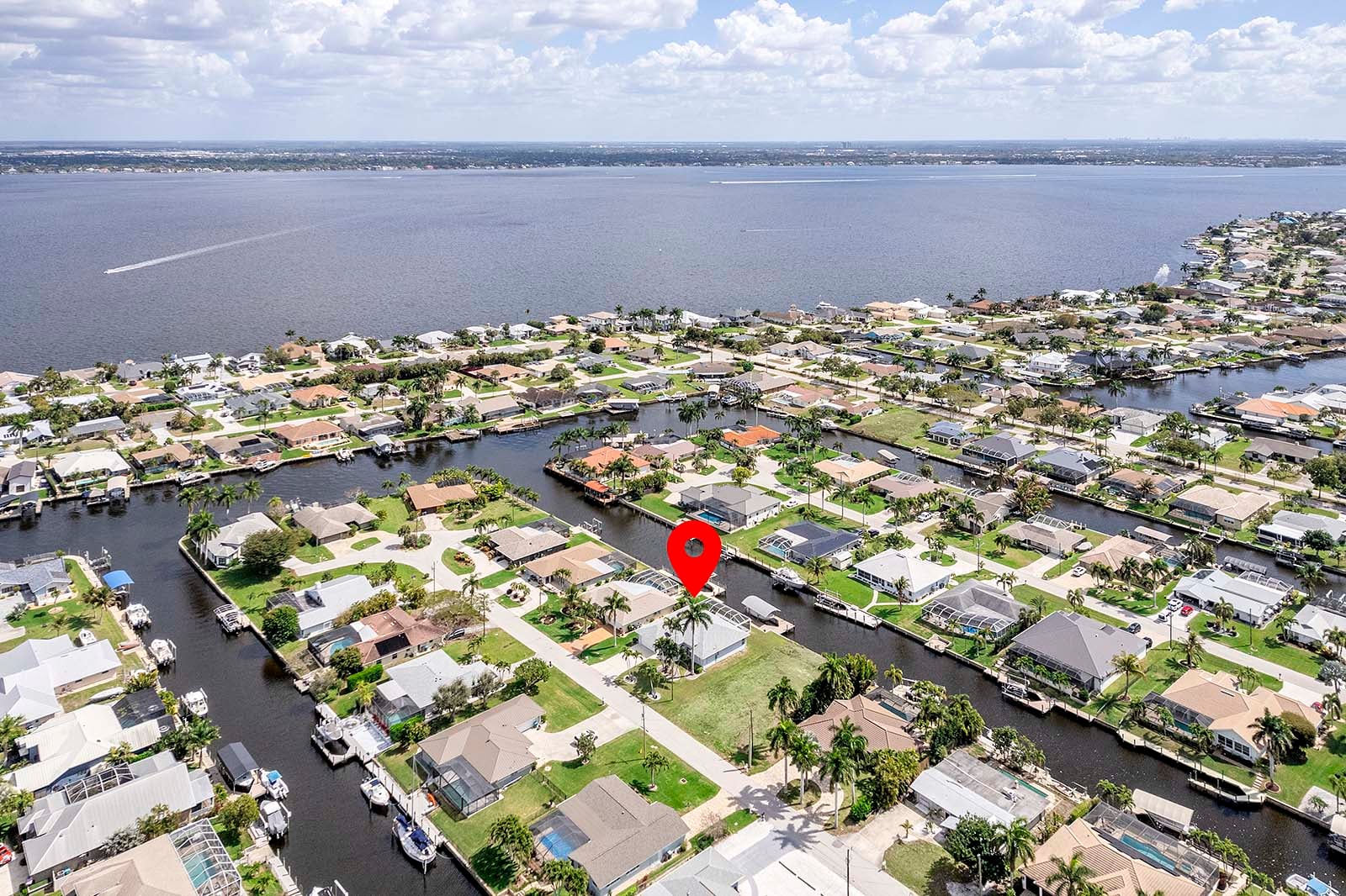 Beheizter Süd-Pool mit Terrasse am Kanal (Gulf Access).