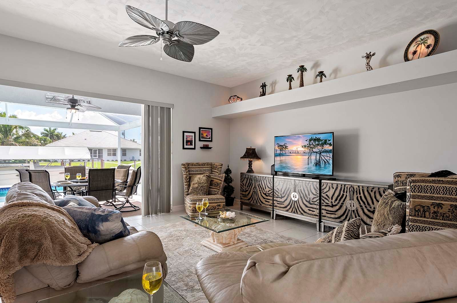 Beheizter Süd-Pool mit Terrasse am Kanal (Gulf Access) in SE Cape Coral.