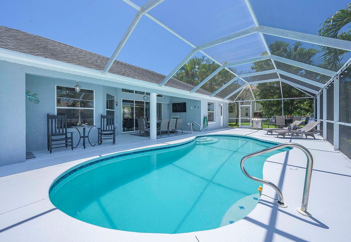 Beheizter Pool mit Lanai und Blick auf den Kanal.