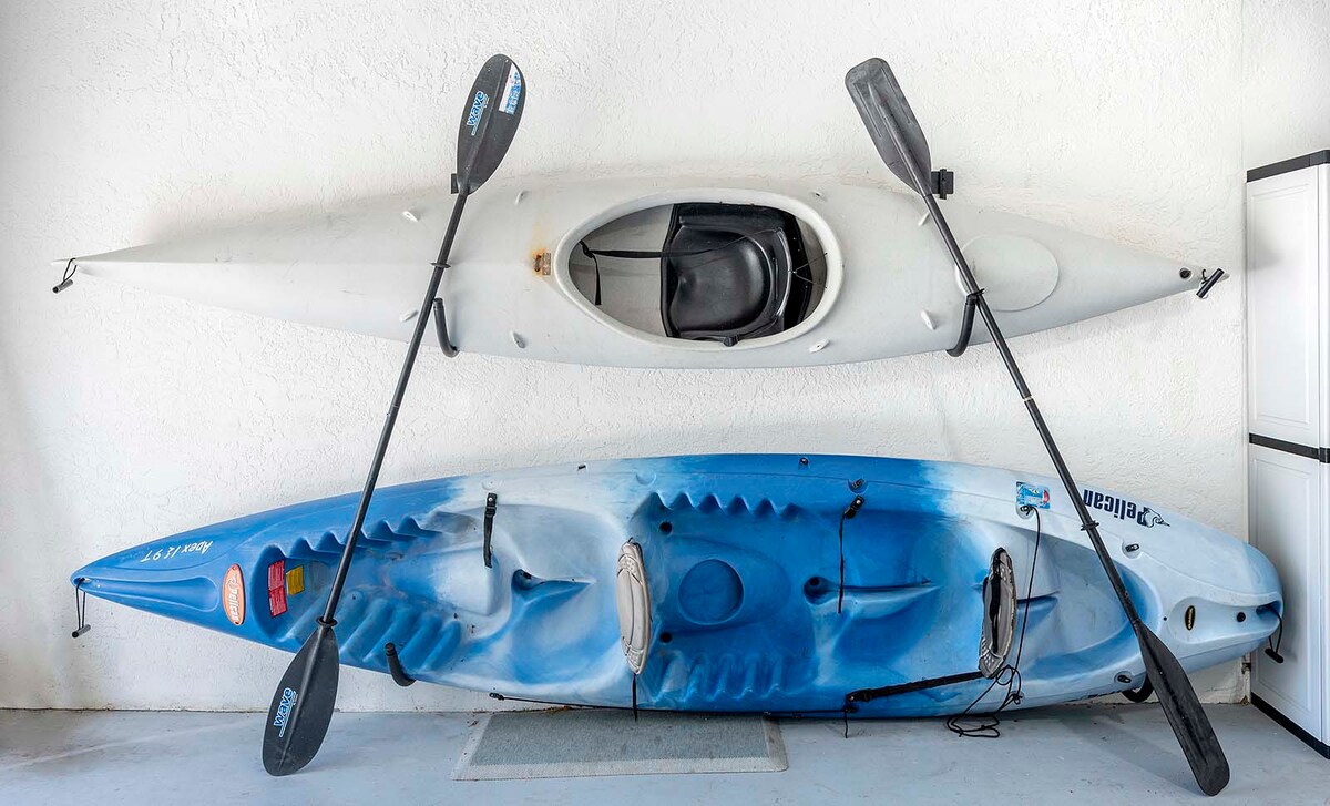 Beheizter Pool mit Lanai und Blick auf den Kanal.