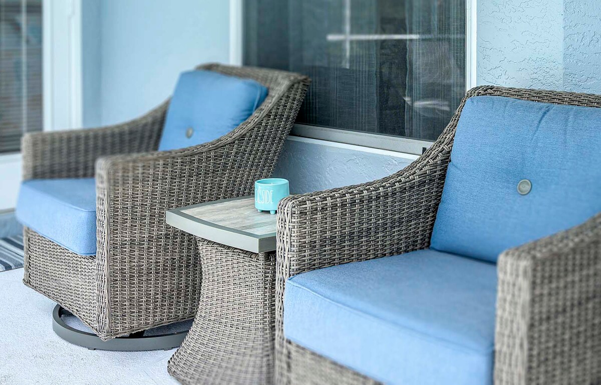 Beheizter Pool mit Lanai und Blick auf den Kanal.