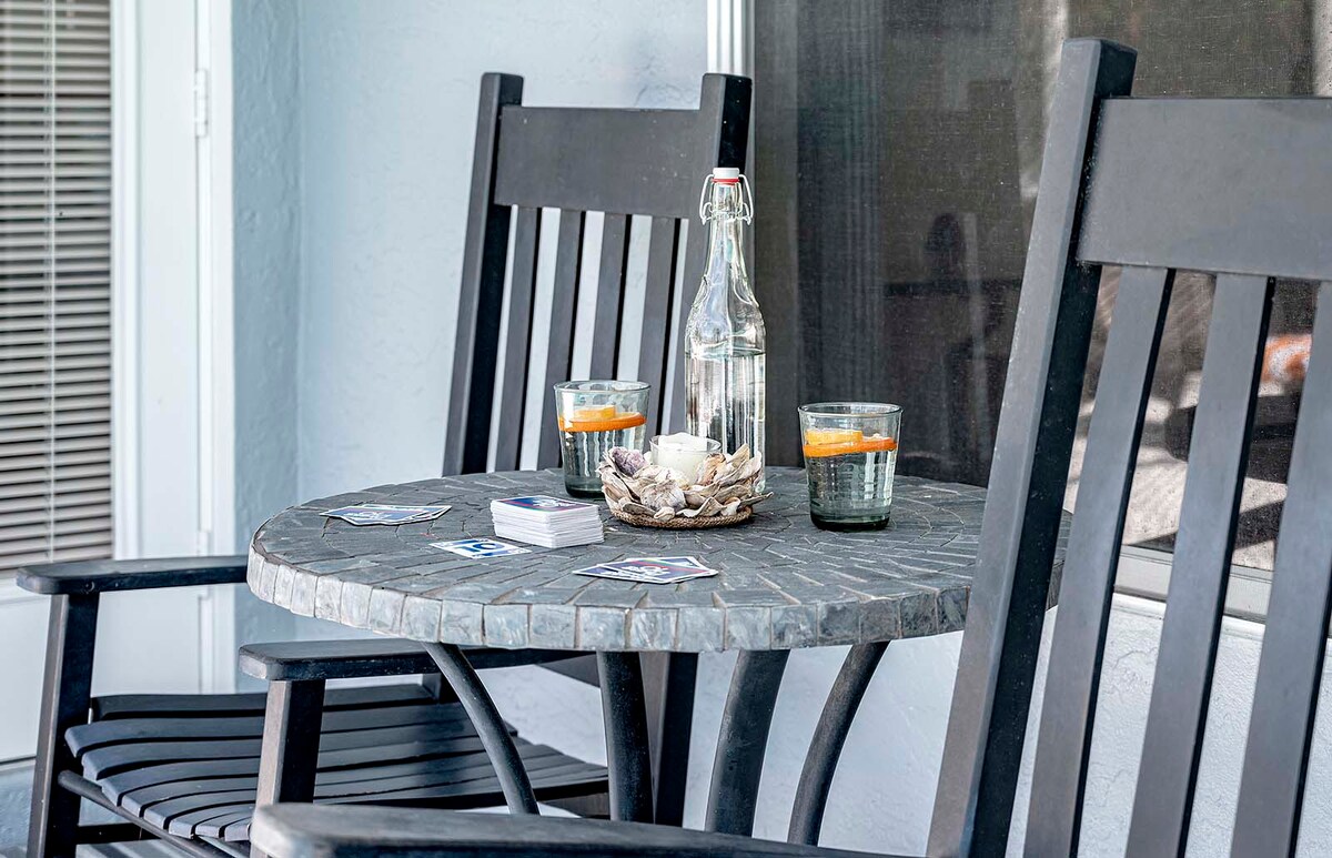 Beheizter Pool mit Lanai und Blick auf den Kanal