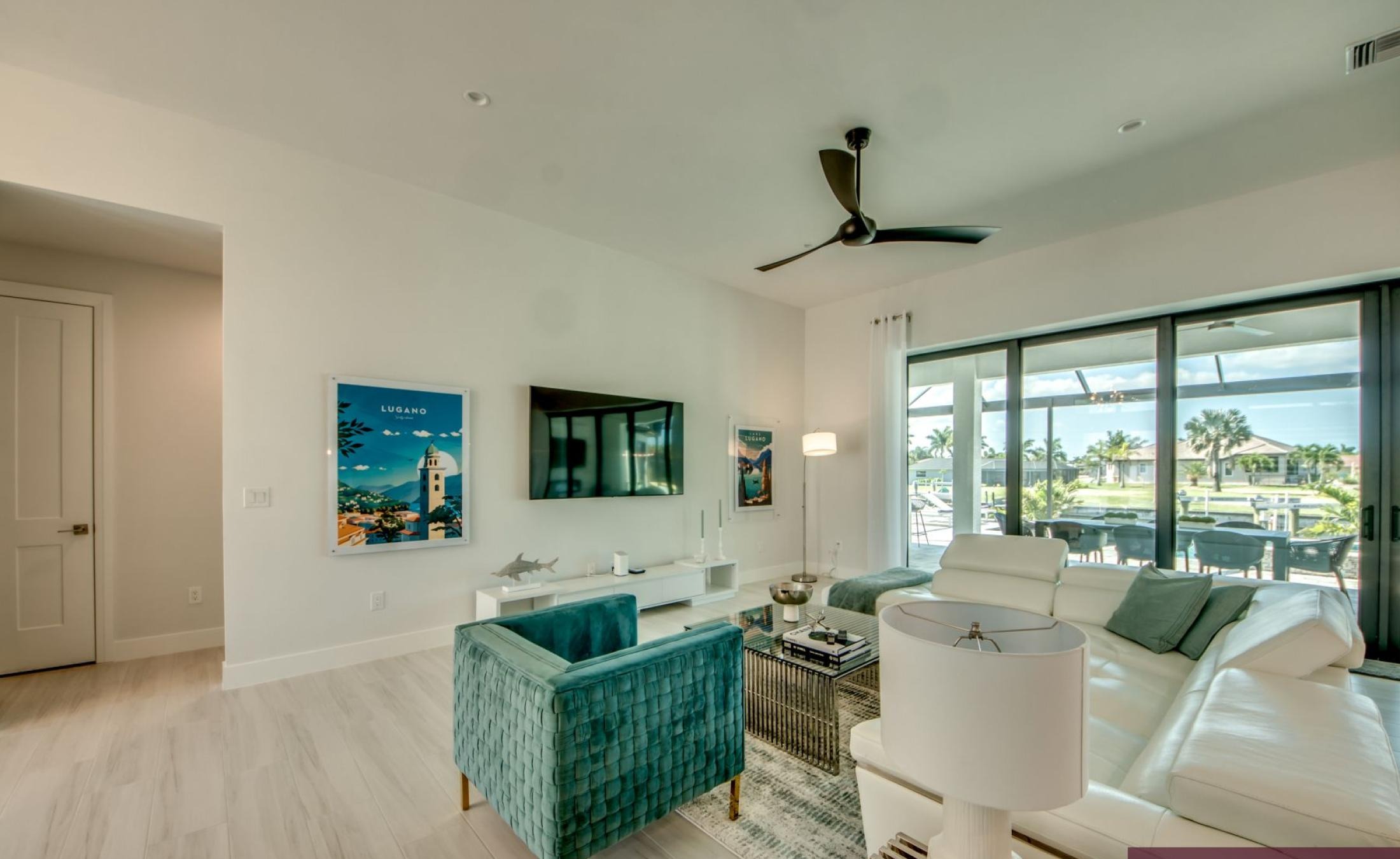 Beheizbarer Pool und Spa am Kanal mit Bootsdock und Bootslift.