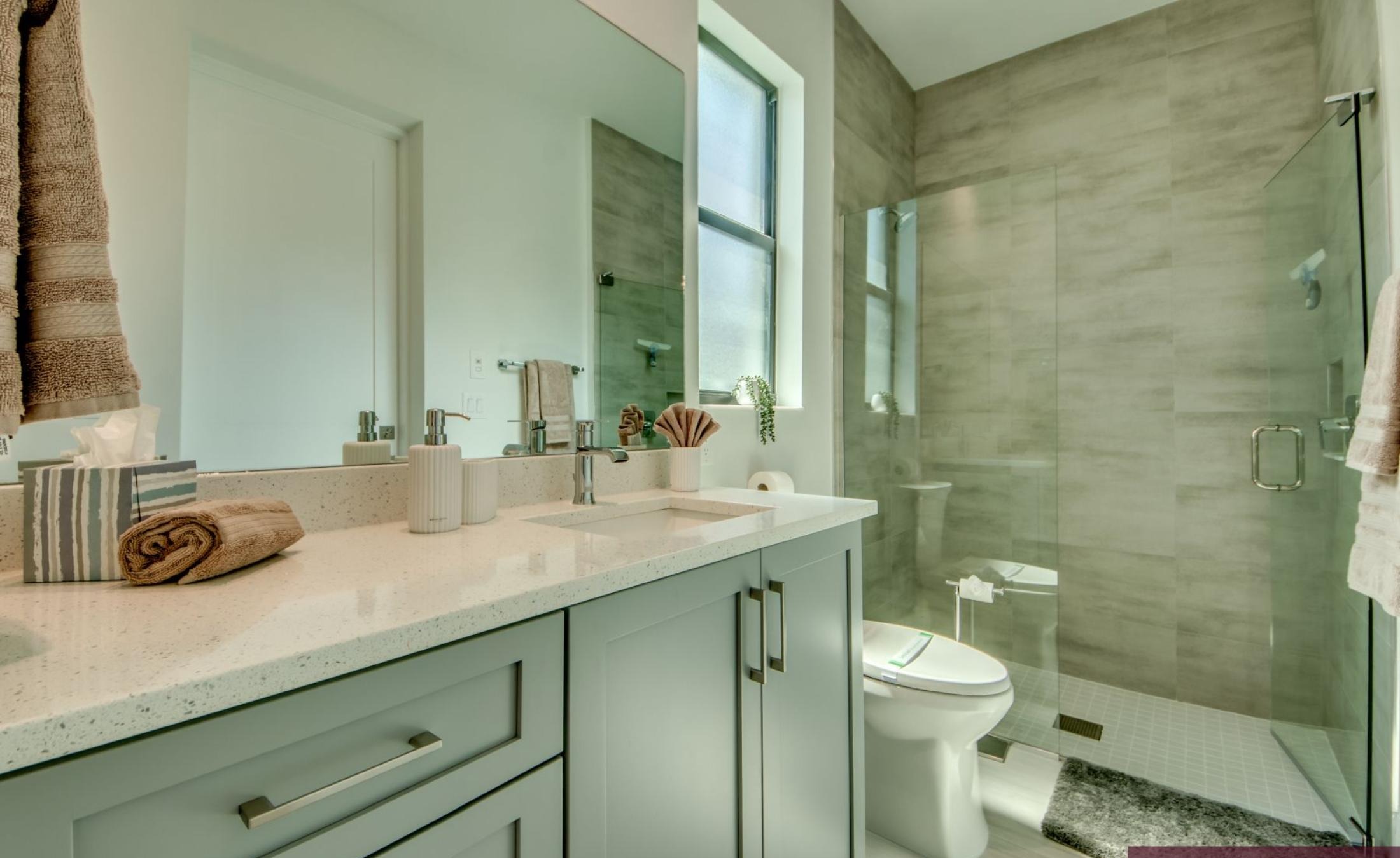 Beheizbarer Pool und Spa am Kanal mit Bootsdock und Bootslift.