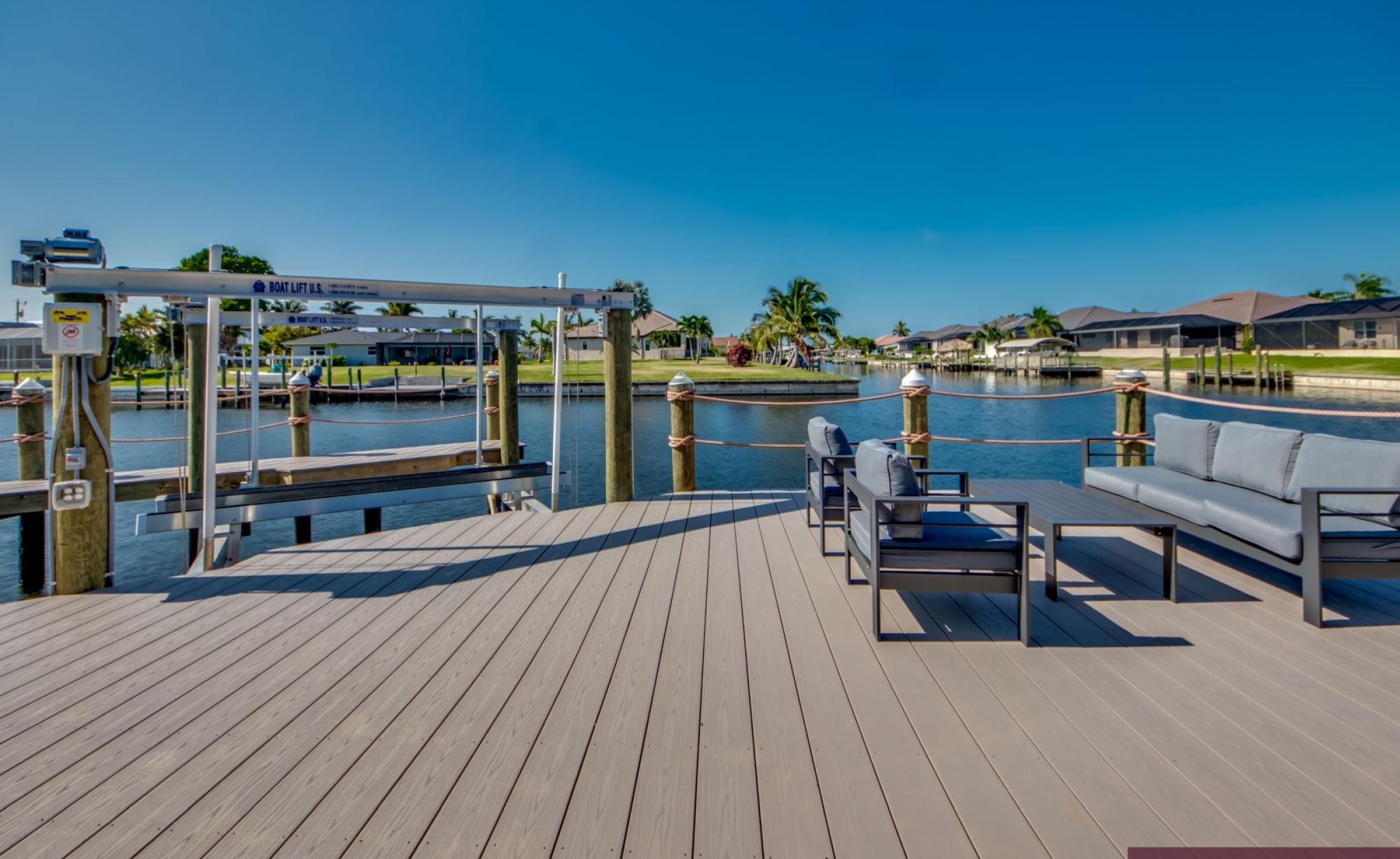 Beheizbarer Pool und Spa am Kanal mit Bootsdock und Bootslift.