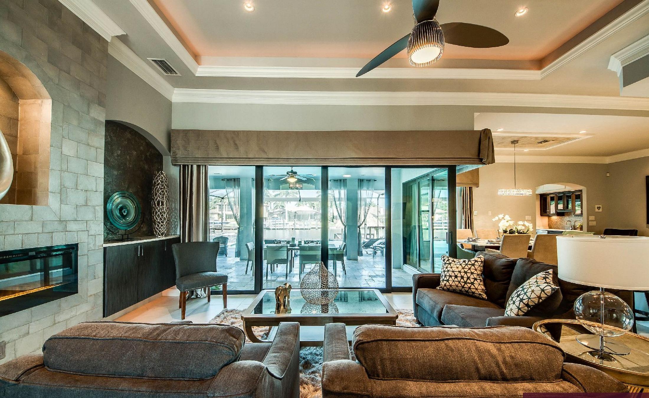 Villa am Wasser mit privatem Bootsdock, Pool und Spa in Cape Coral.