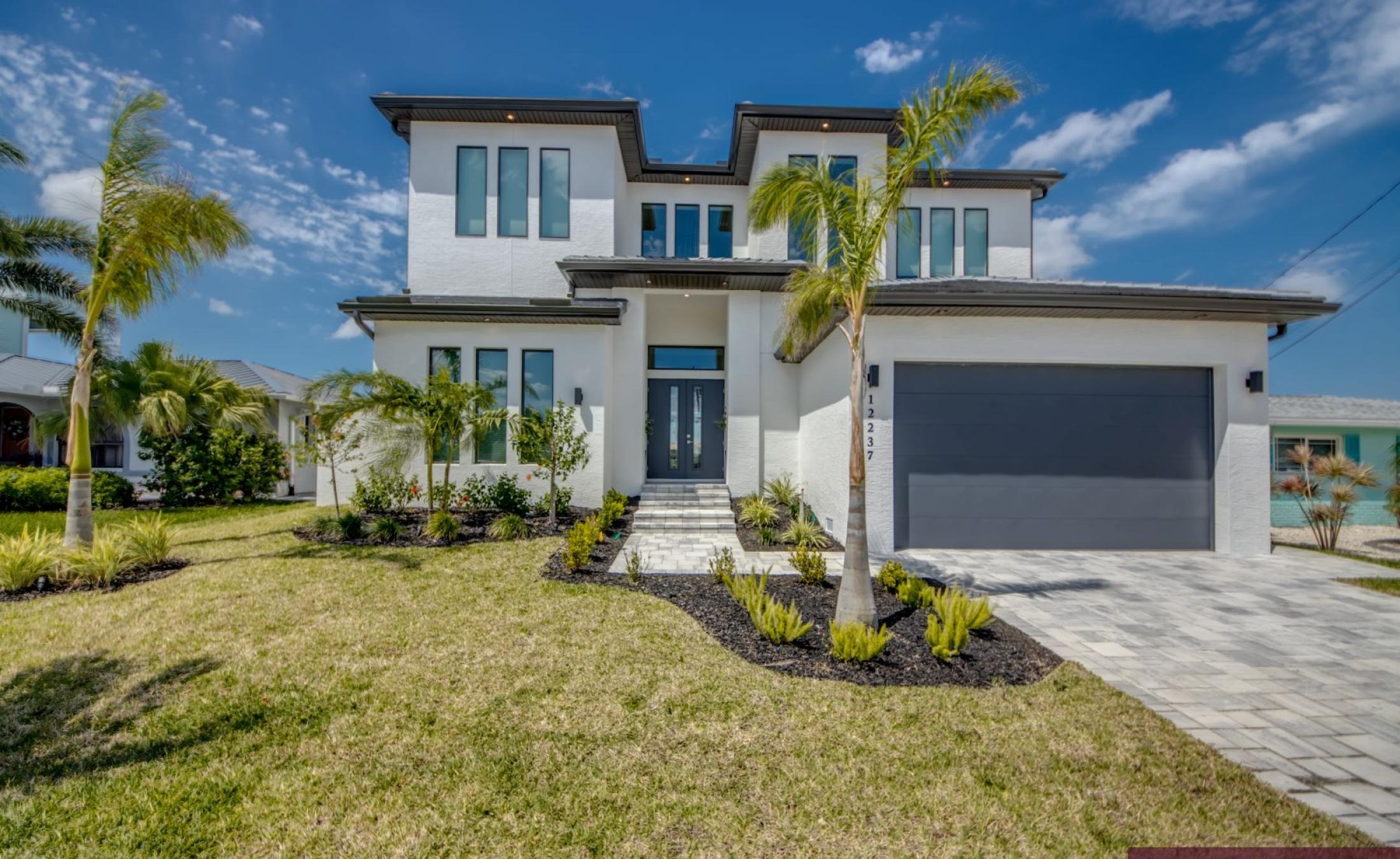 Beheizter Pool und Spa am Kanal mit privatem Bootsdock.