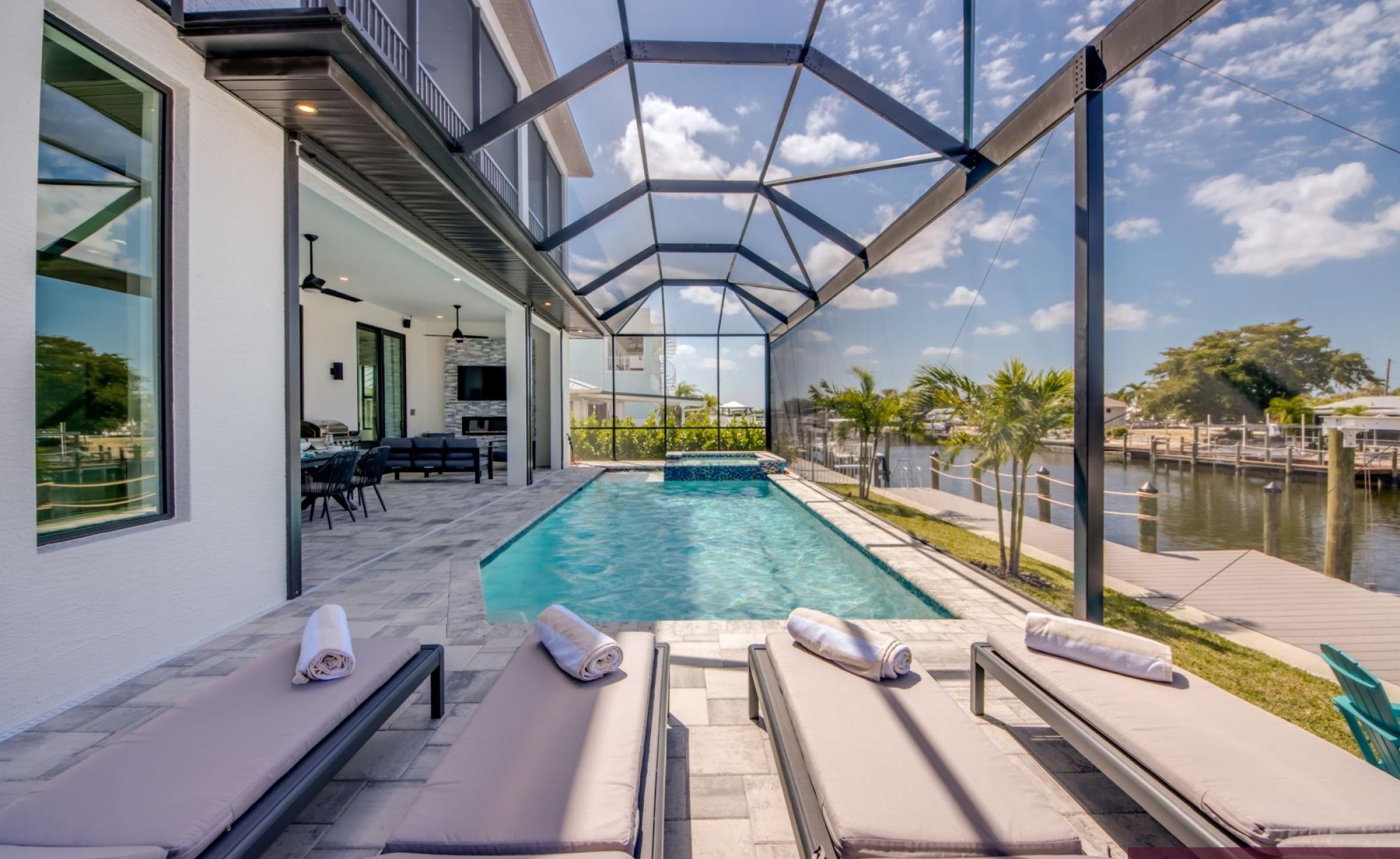 Beheizter Pool und Spa am Wasser mit Bootsdock (Gulf Access).