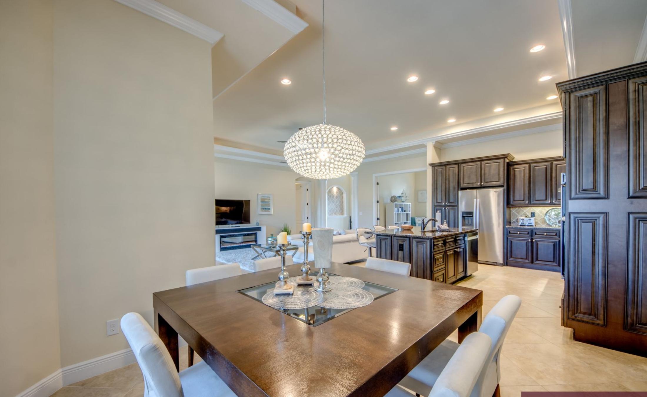 Bootsdock mit Bootslift am Kanal (Gulf Access) in Westlage.