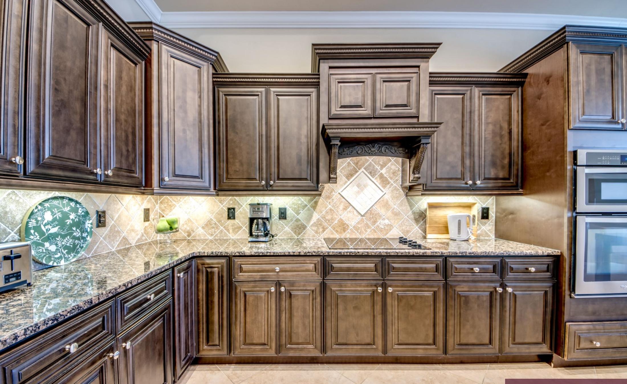 Bootsdock mit Bootslift am Kanal (Gulf Access).