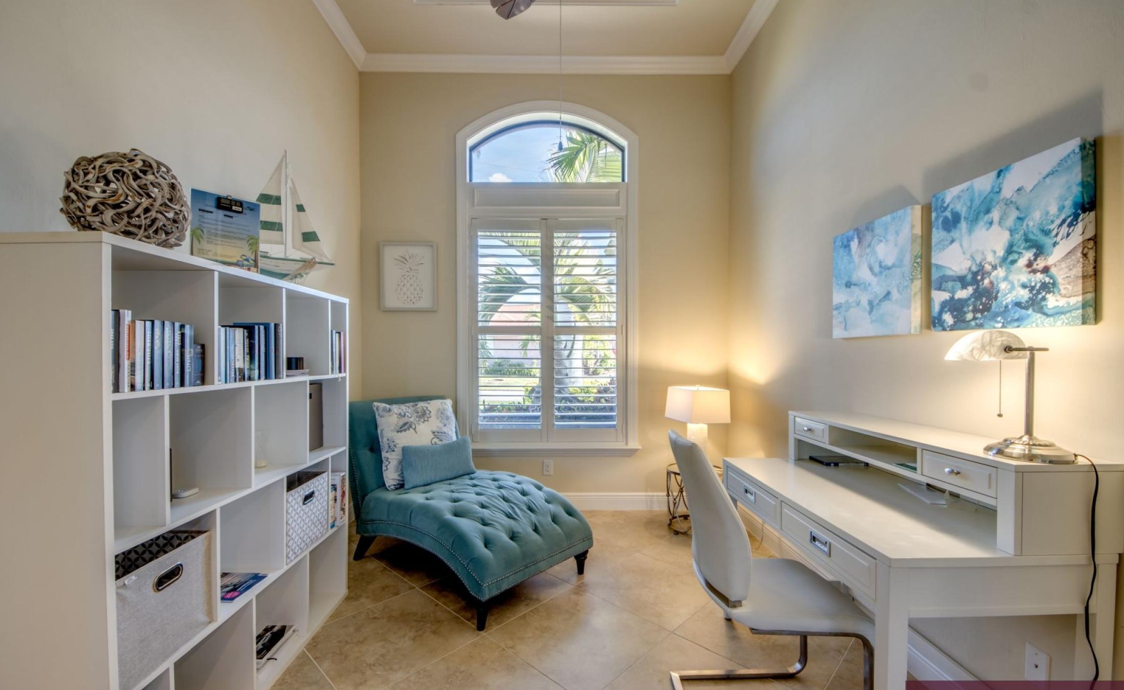 Bootsdock mit Bootslift am Kanal (Gulf Access).