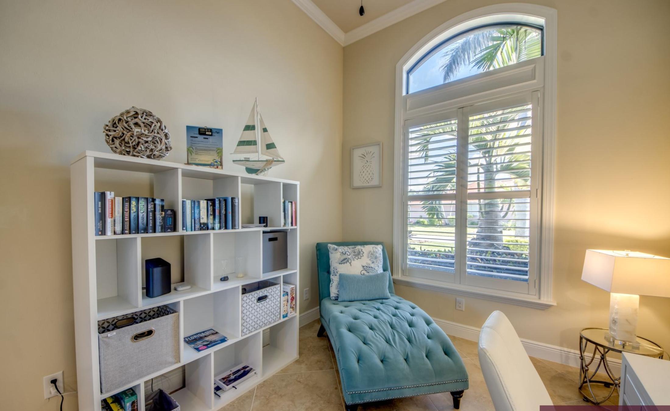 Bootsdock mit Bootslift am Kanal (Gulf Access) in Westlage.