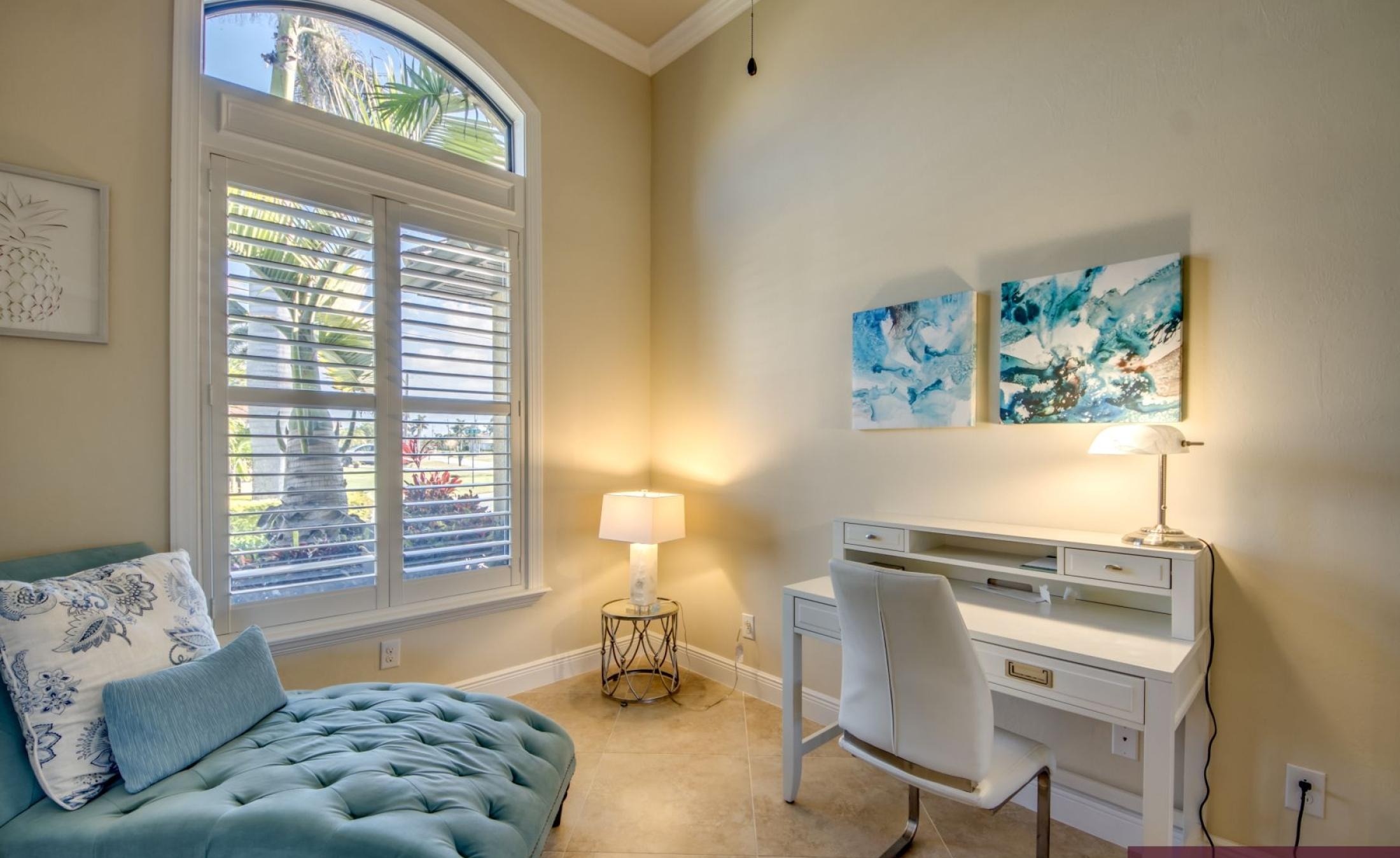 Bootsdock mit Bootslift am Kanal (Gulf Access) in Cape Coral.