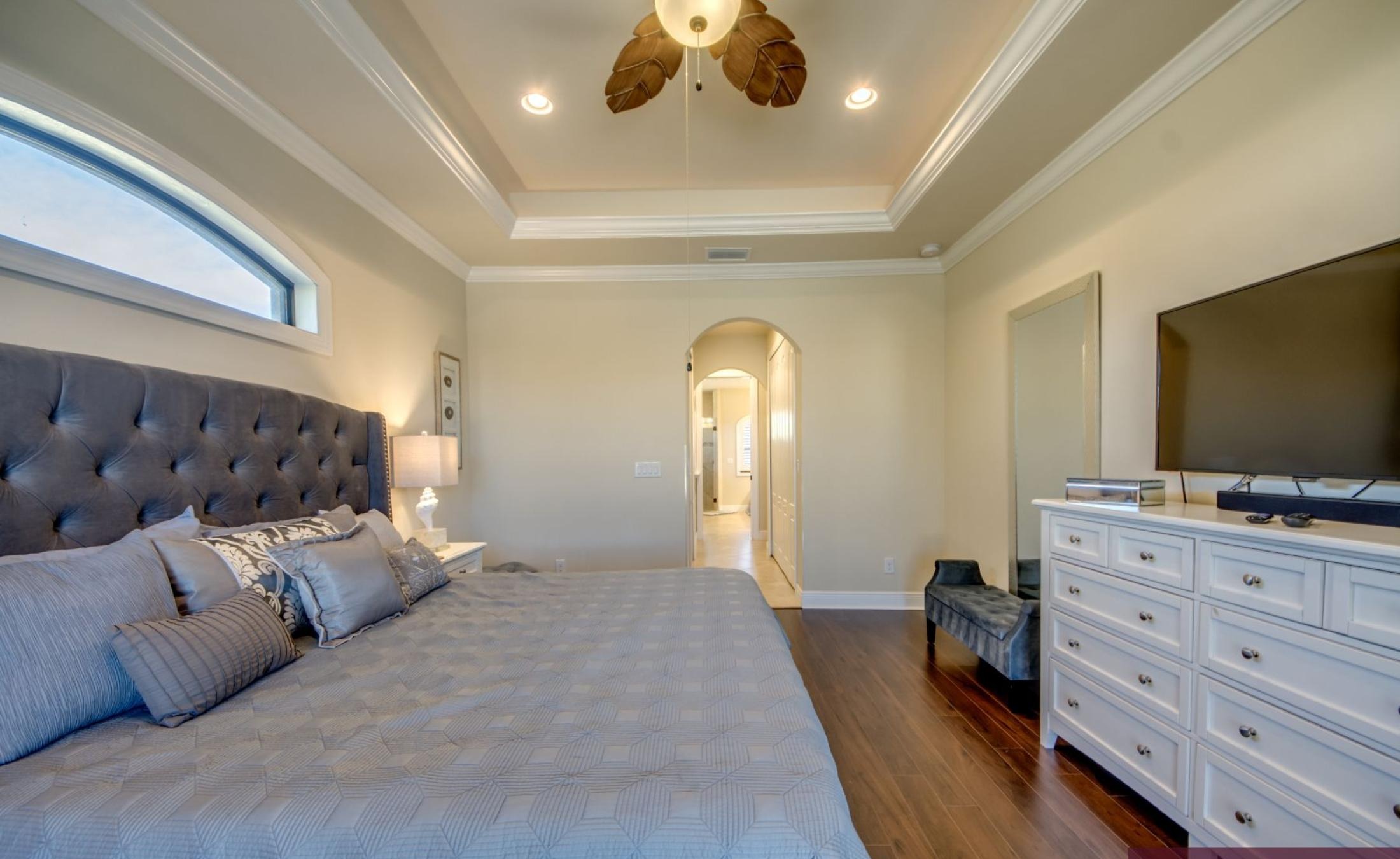 Bootsdock mit Bootslift am Kanal (Gulf Access) in Westlage.