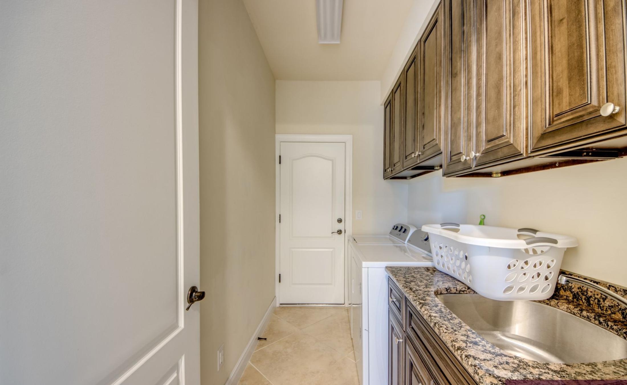 Bootsdock mit Bootslift am Kanal (Gulf Access)