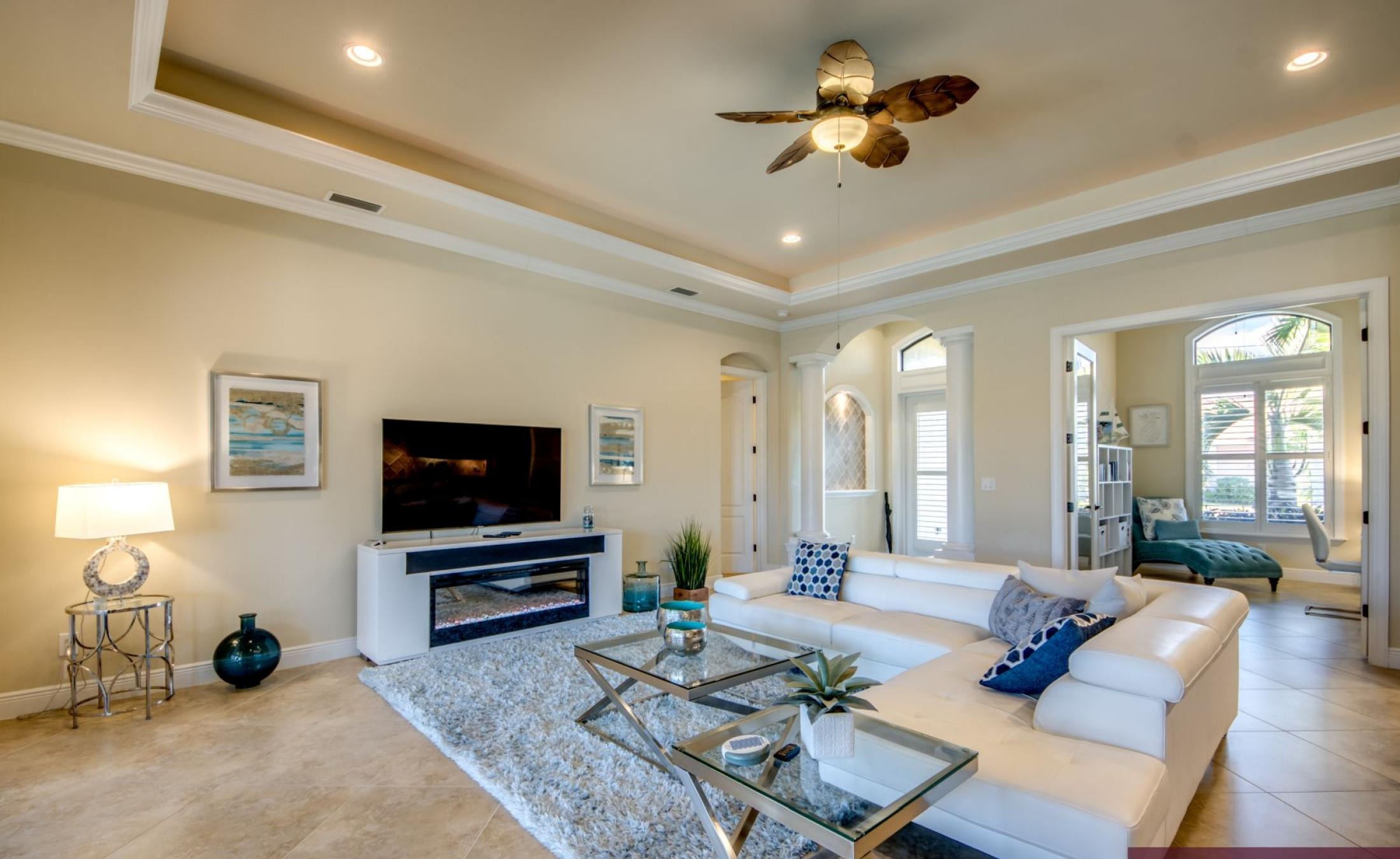 Bootsdock mit Bootslift am Kanal (Gulf Access) in Westlage.