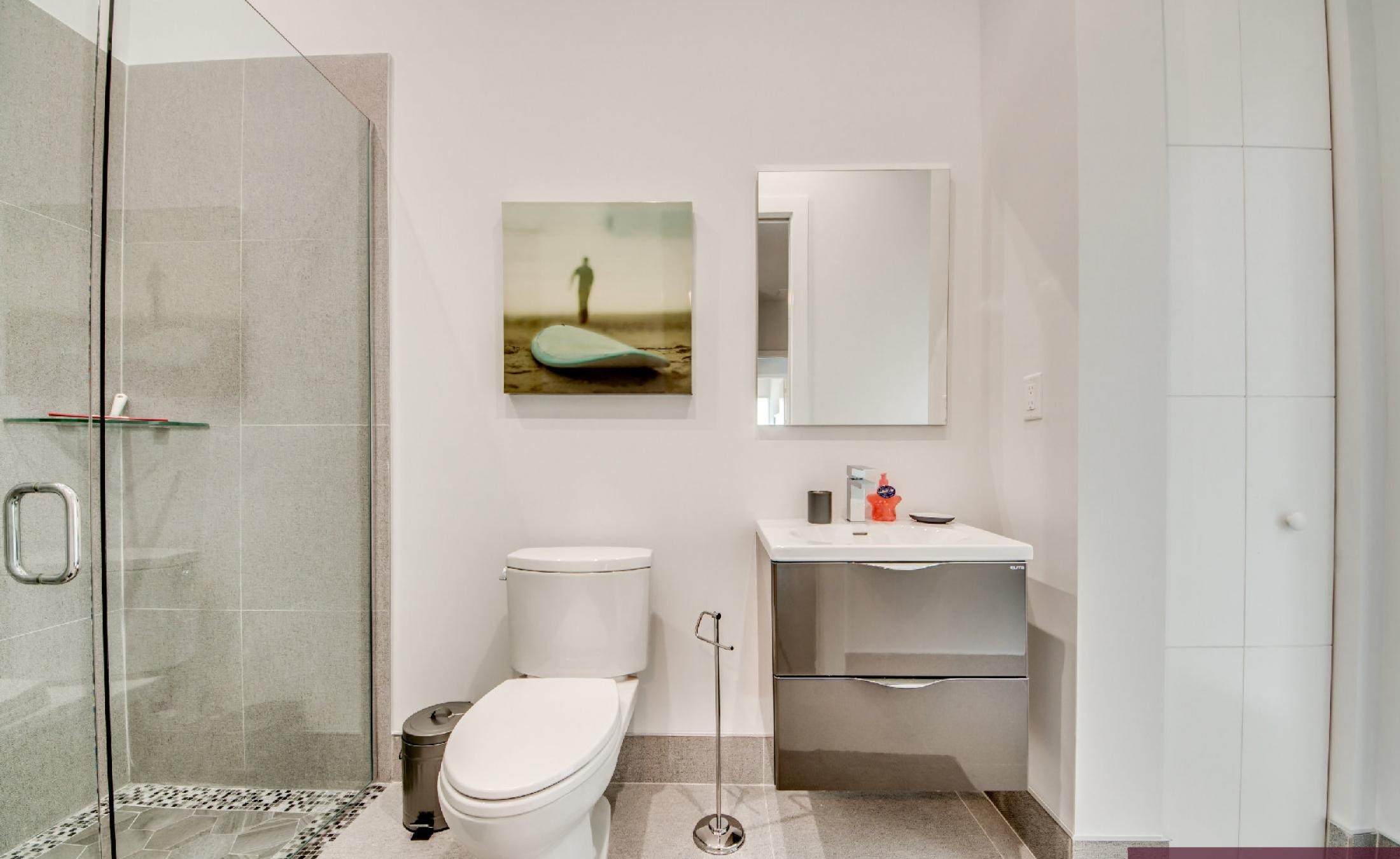 Modernes Ferienhaus am Kanal mit privatem Bootsdock und Infinity-Pool.