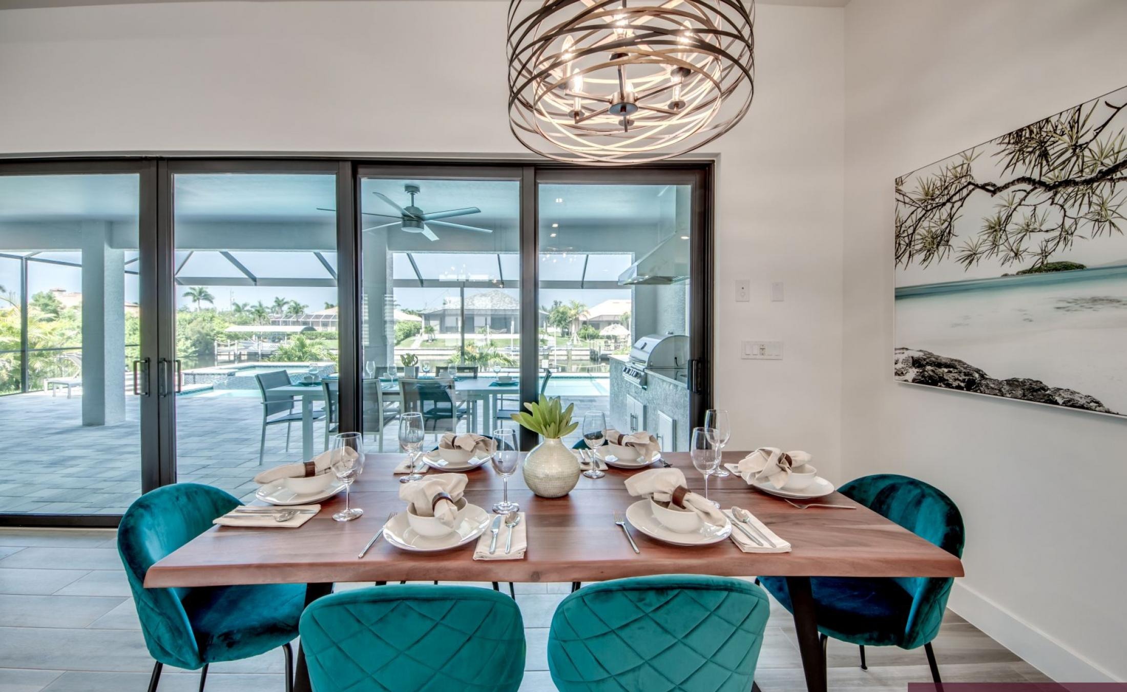 Beheizter Pool und Spa am Kanal mit Bootsdock und Bootslift.