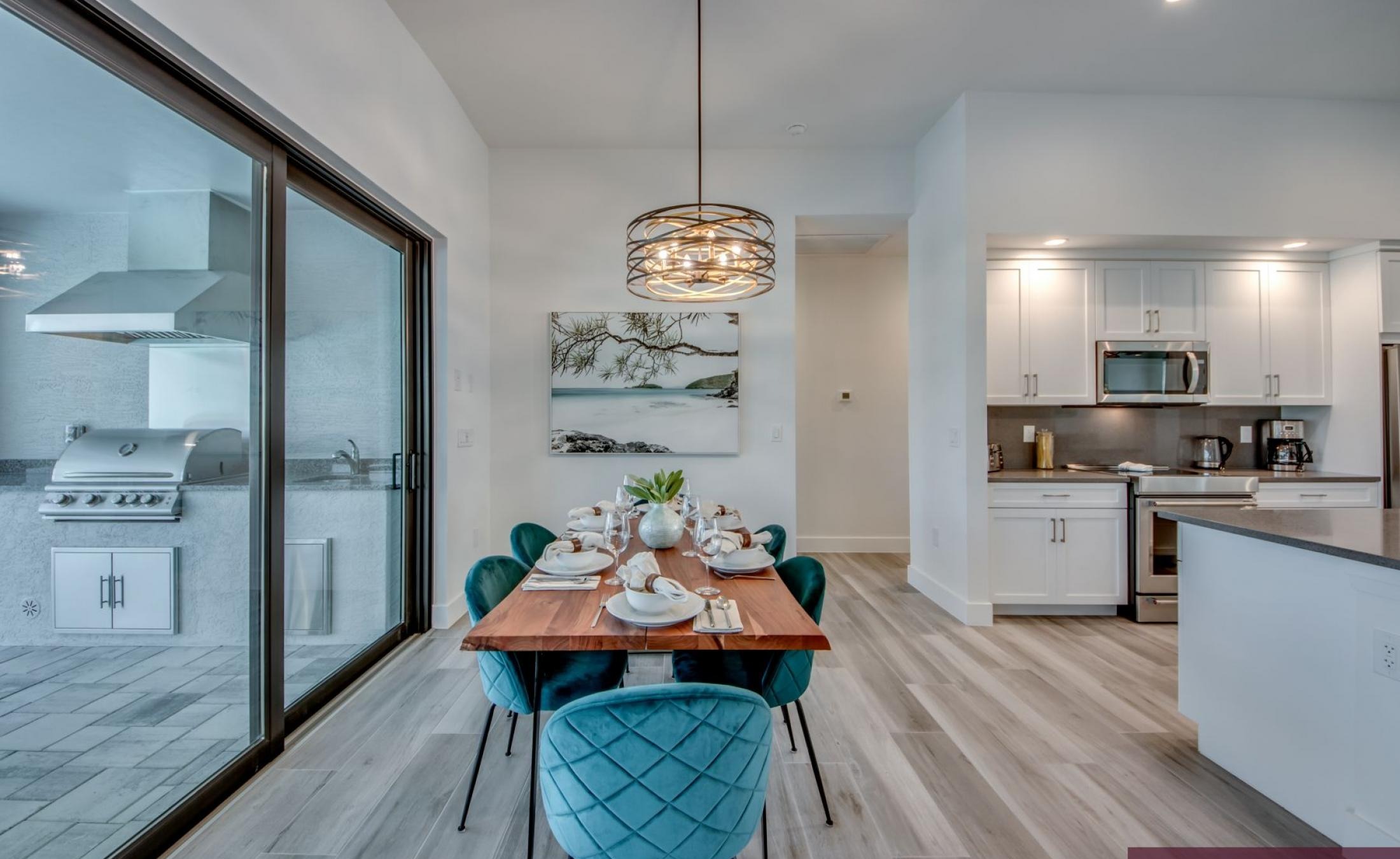 Beheizter Pool und Spa am Kanal mit Bootsdock und Bootslift.