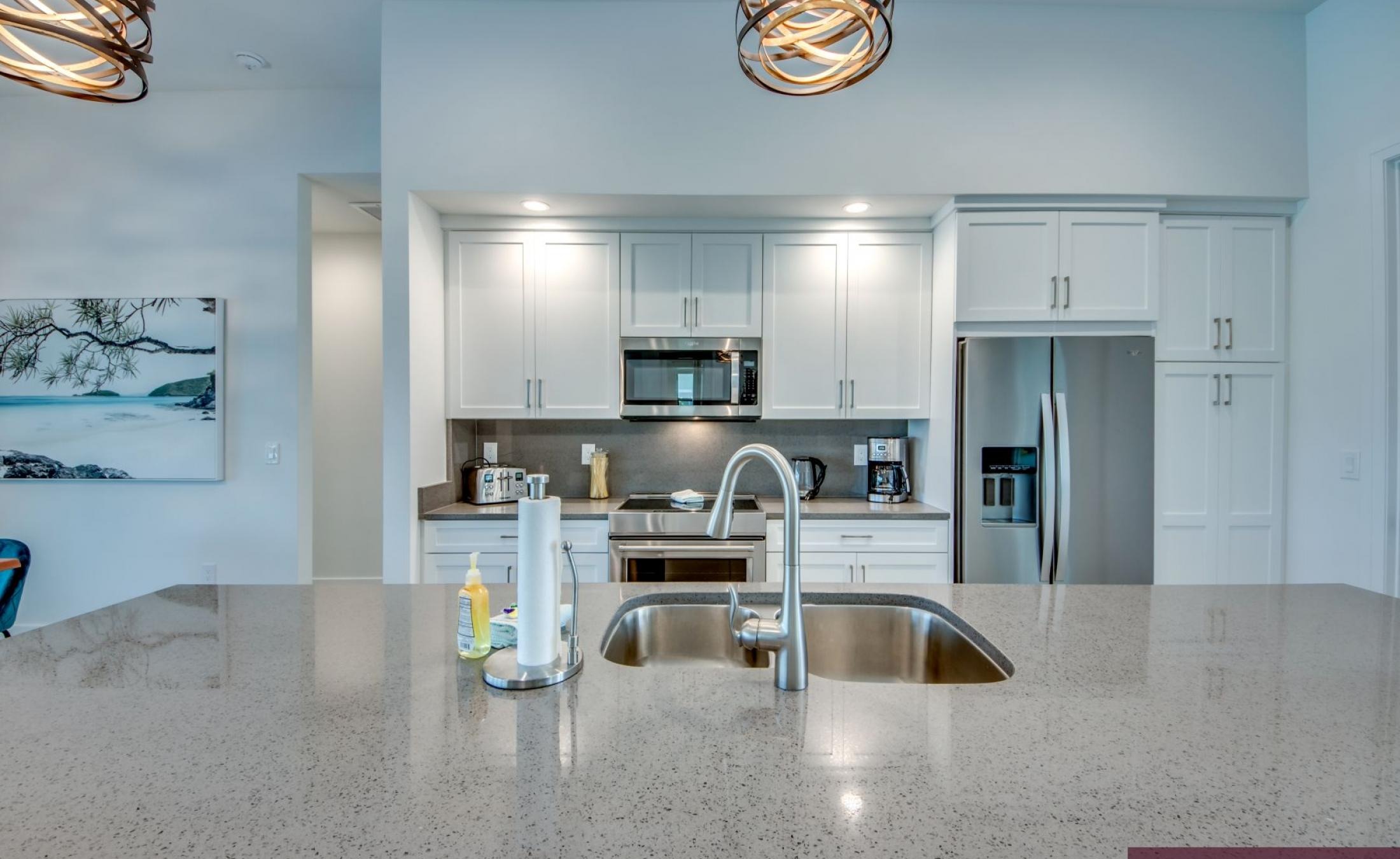 Beheizter Pool und Spa am Kanal mit Bootsdock und Bootslift.