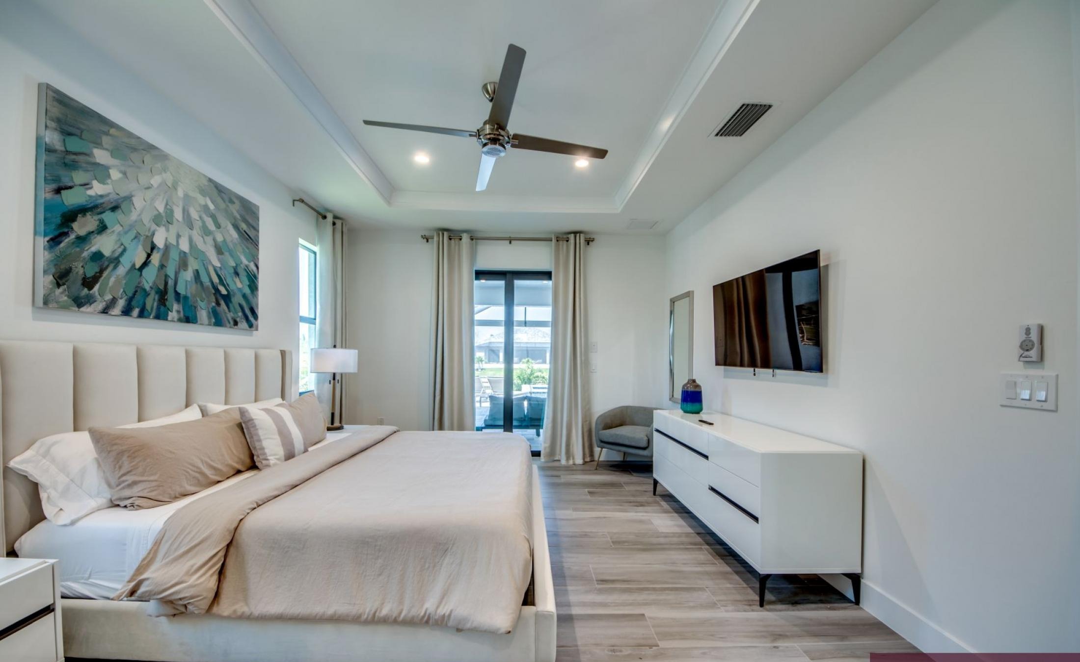 Beheizter Pool und Spa am Kanal mit Bootsdock und Bootslift.