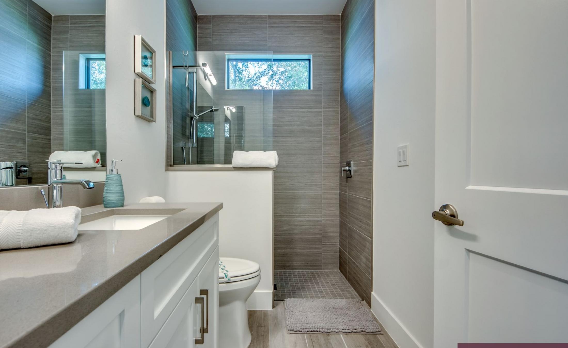 Beheizter Pool und Spa am Kanal mit Bootsdock und Bootslift.