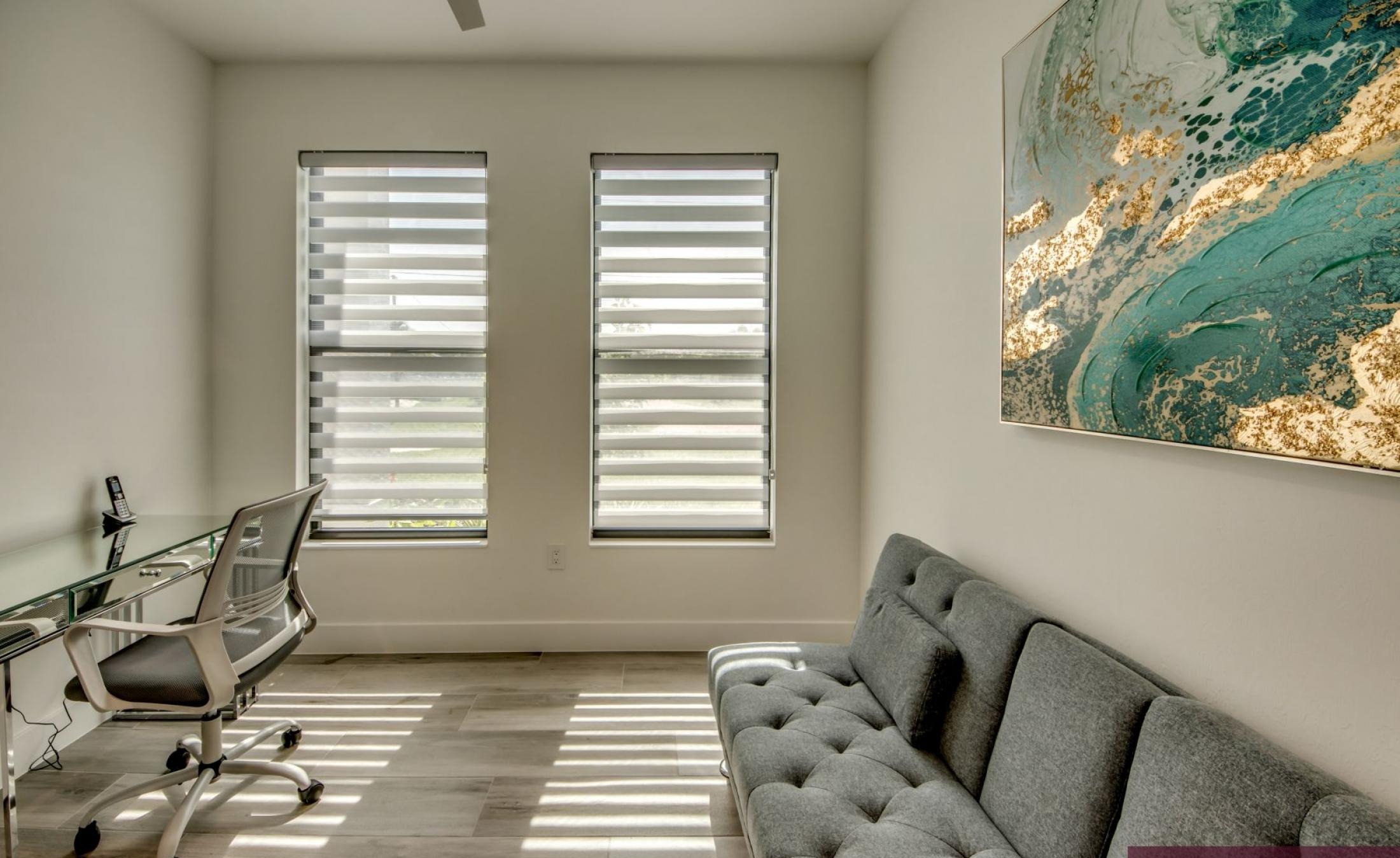 Beheizter Pool mit Spa und Blick auf den Kanal mit privatem Bootsdock.