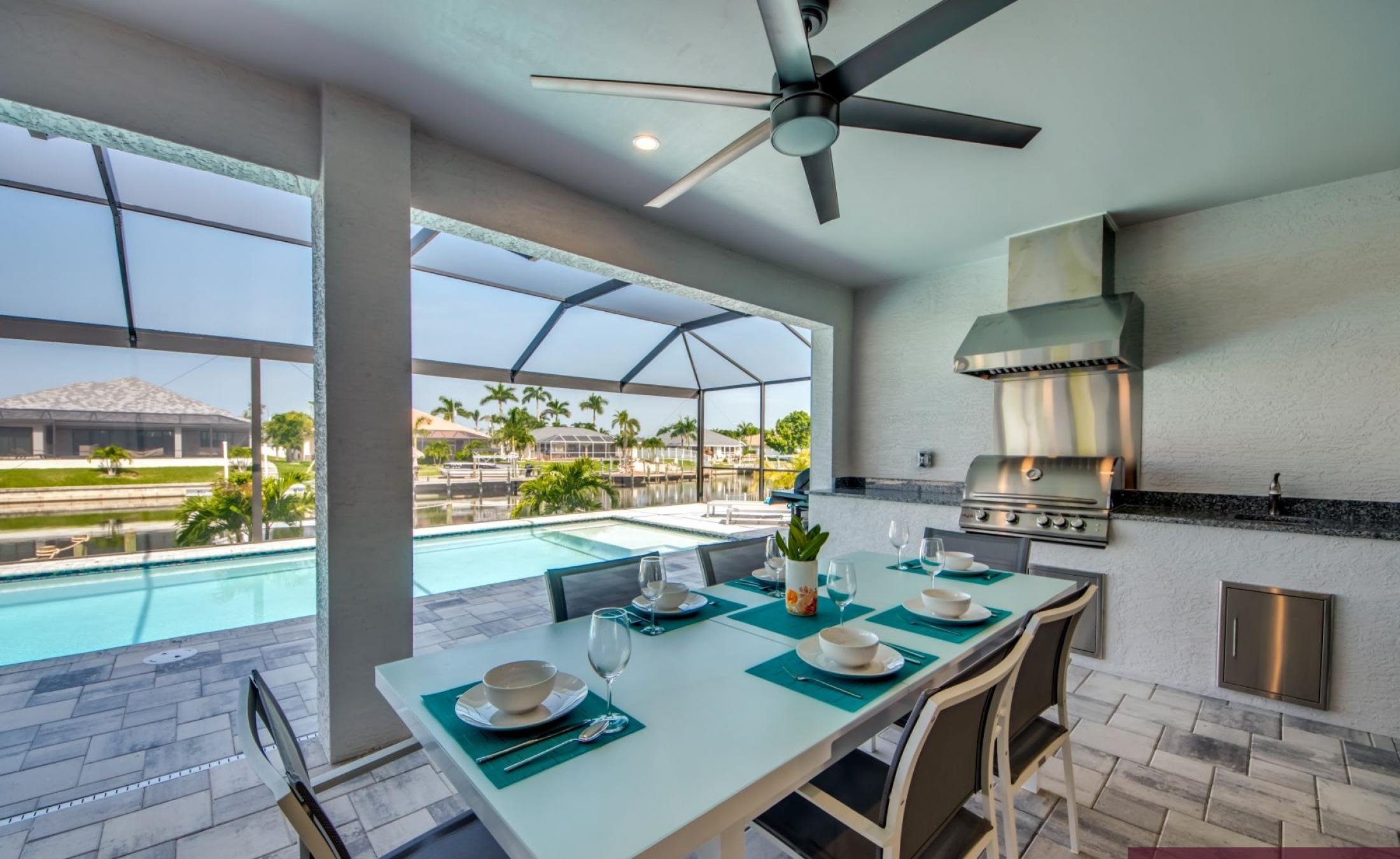 Beheizter Pool und Spa am Kanal mit Bootsdock und Bootslift.