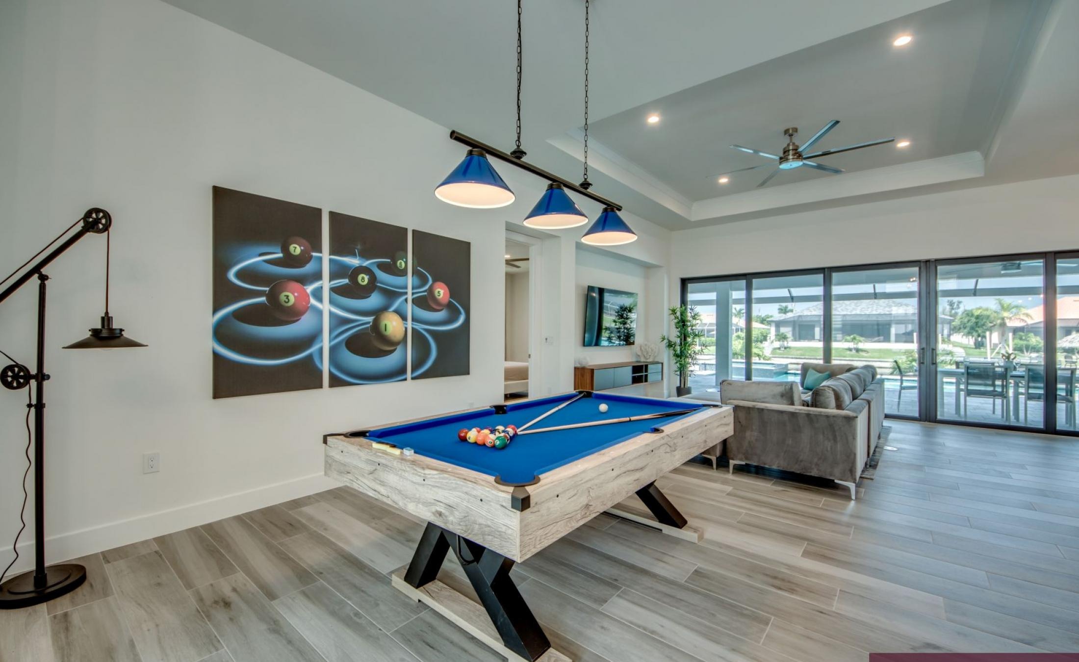 Beheizter Pool und Spa am Kanal mit Bootsdock und Bootslift.