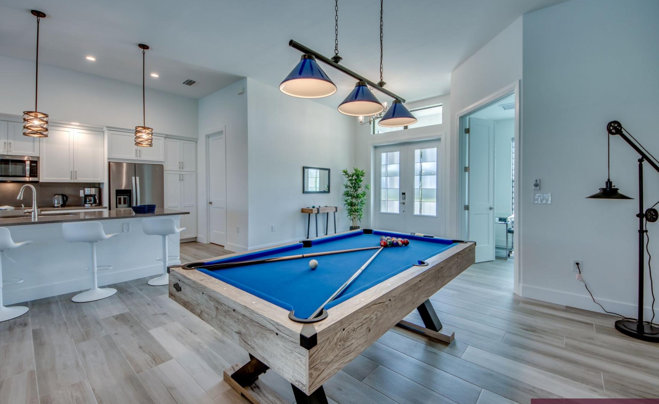 Beheizter Pool und Spa am Kanal mit Bootsdock und Bootslift.