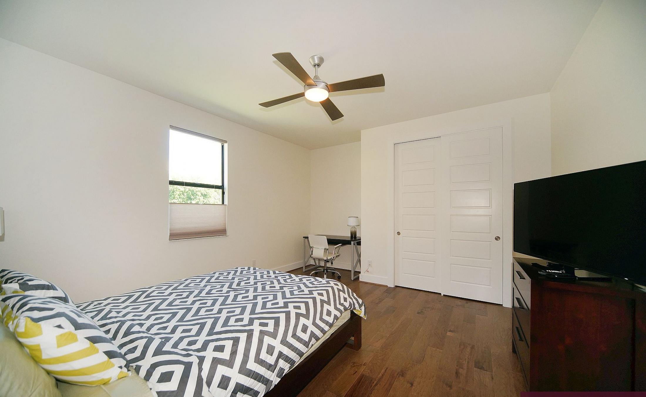 Beheizter Pool und Spa auf der Lanai mit Blick auf den Kanal.