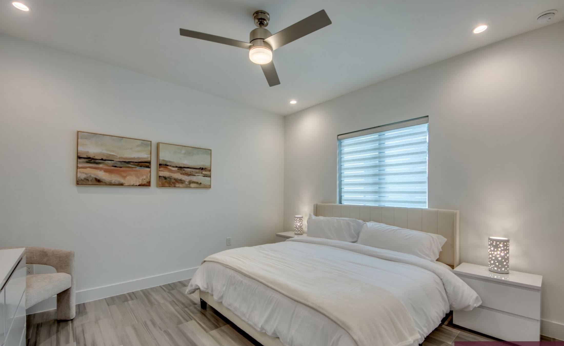 Südseitiger Poolbereich mit beheiztem Pool und Spa am Frischwasserkanal.