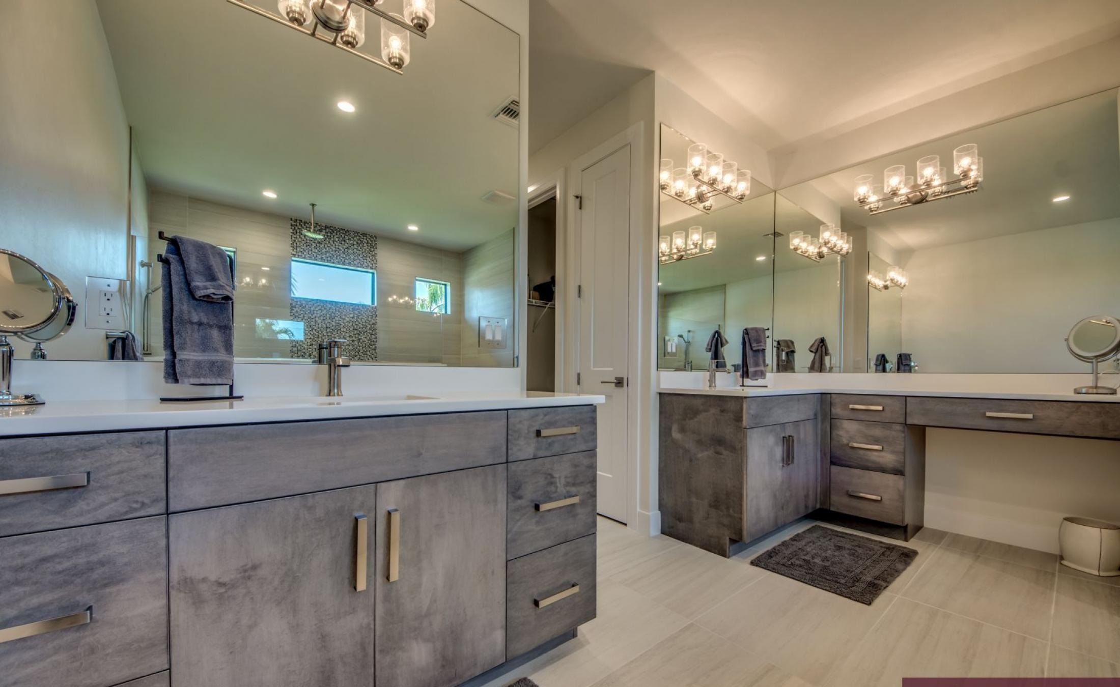 Pool- und Terrassenbereich mit Spa am Kanalblick.