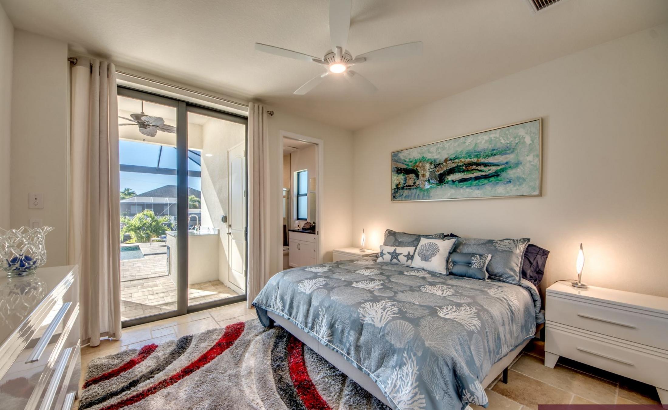 Beheizter Pool und Spa am Kanal mit privatem Bootsdock.