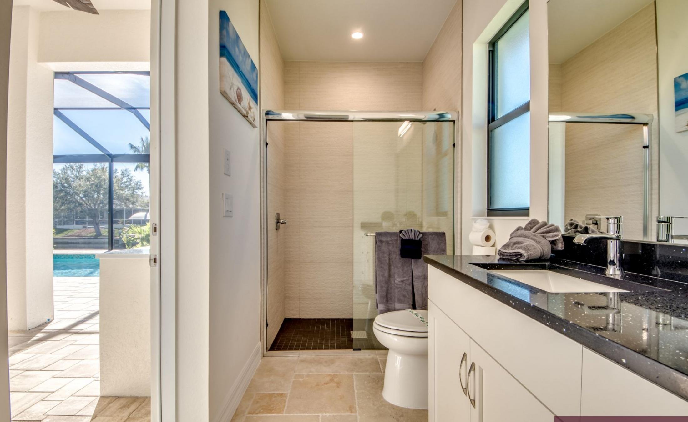 Beheizter Pool mit Spa am Kanal mit privatem Bootsdock.