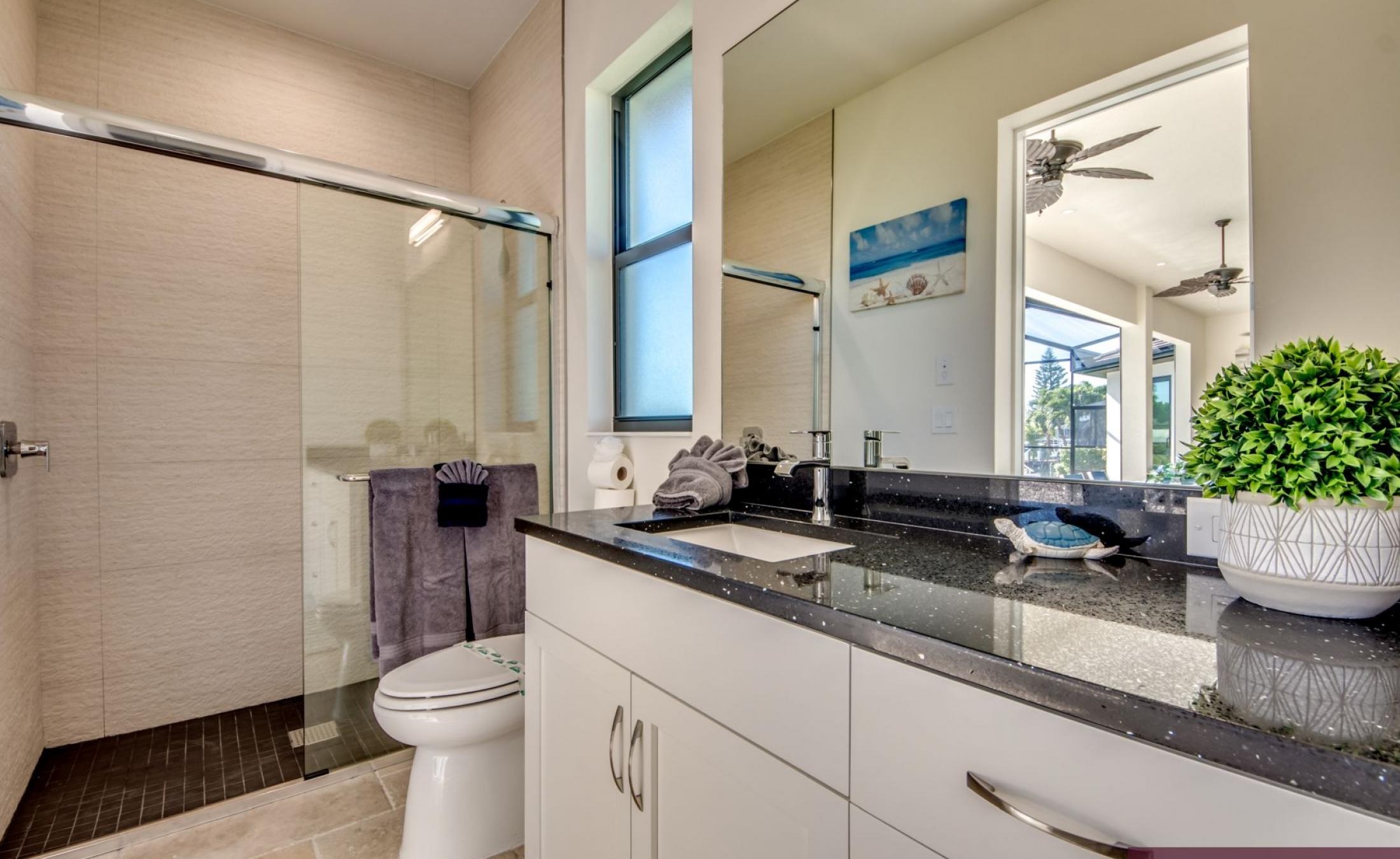 Beheizter Pool und Spa am Kanal mit privatem Bootsdock.