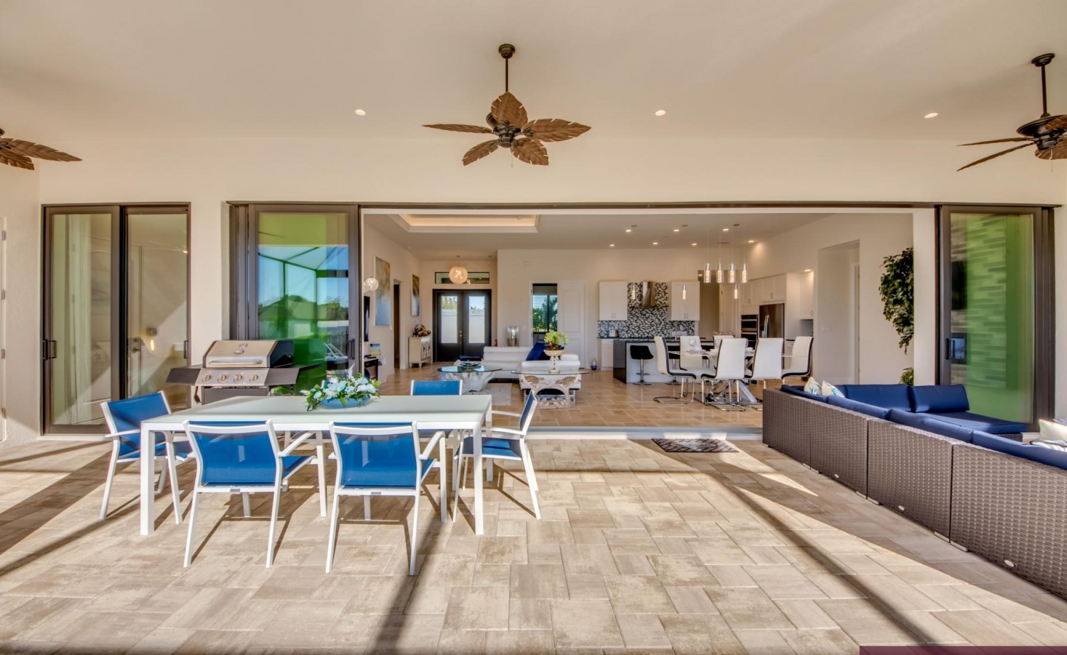 Beheizter Pool und Spa am Kanal mit privatem Bootsdock.