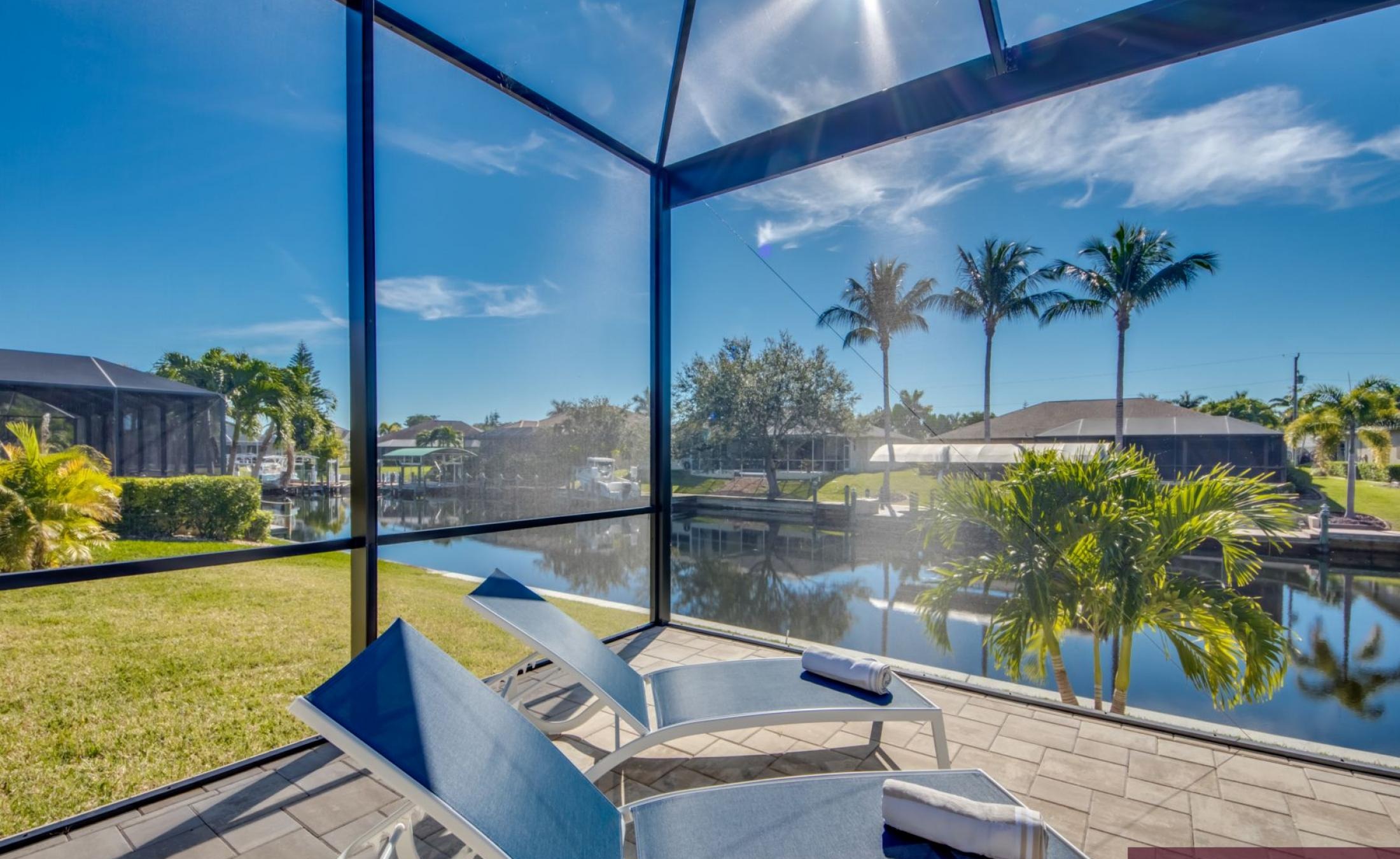 Beheizter Pool und Spa am Kanal mit privatem Bootsdock.