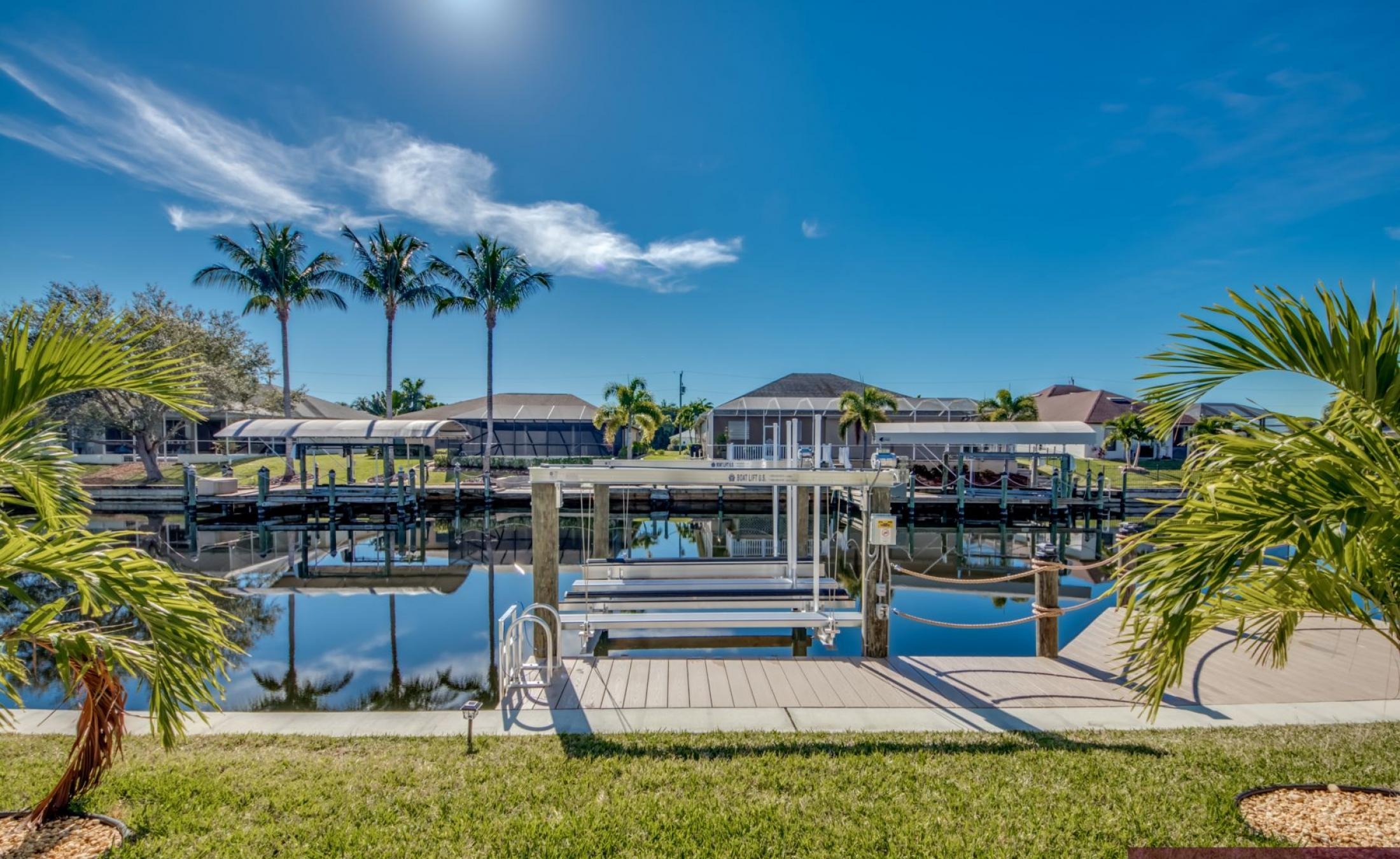 Beheizter Pool und Spa am Kanal mit privatem Bootsdock.