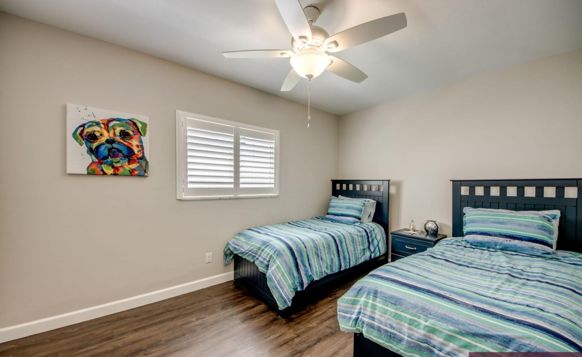 Beheizter Pool mit Spa und Blick auf den Kanal in Südlage.