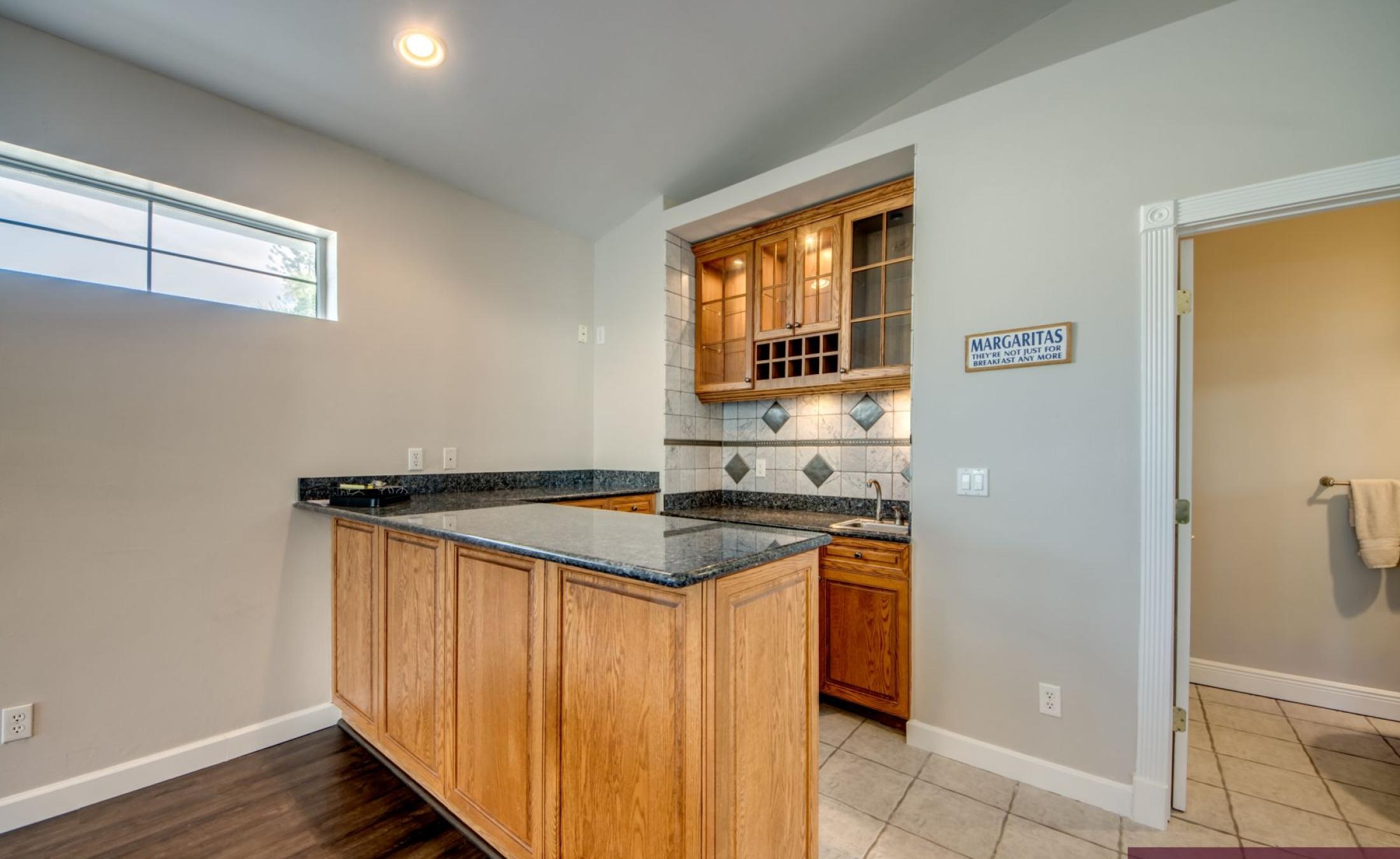 Beheizter Pool mit Spa und Blick auf den Kanal in Südlage.