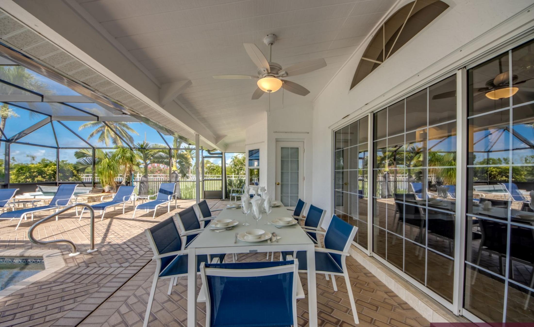 Beheizter Pool mit Spa und Kanalblick in Südlage.