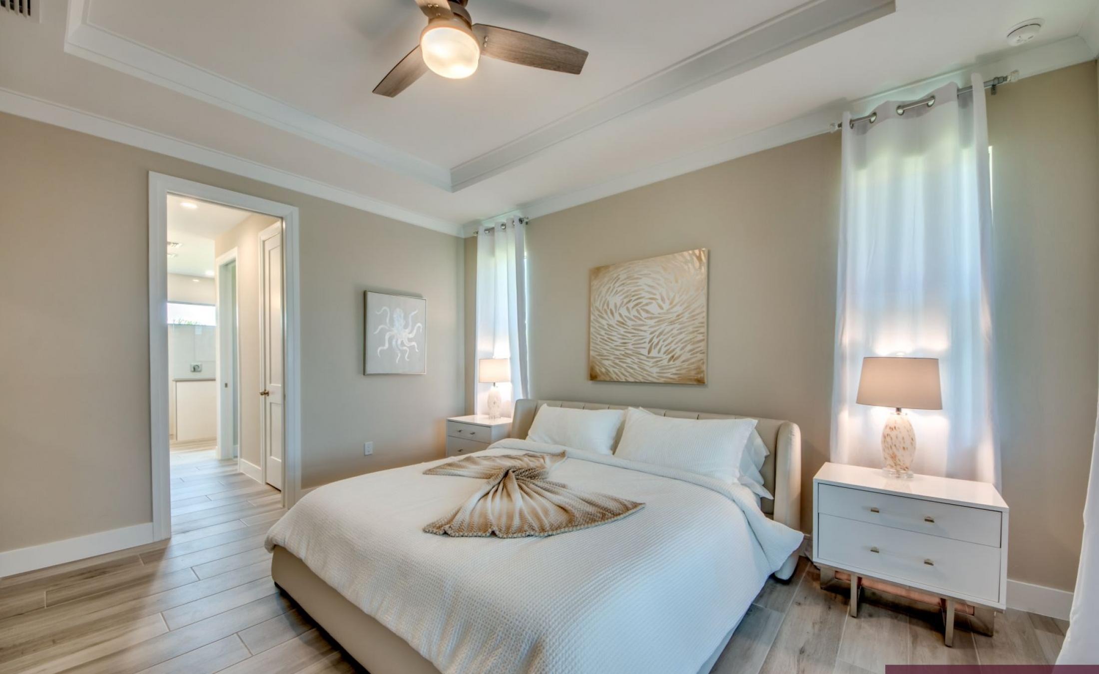 Privates Bootsdock mit Bootslift am Kanal (Gulf Access).