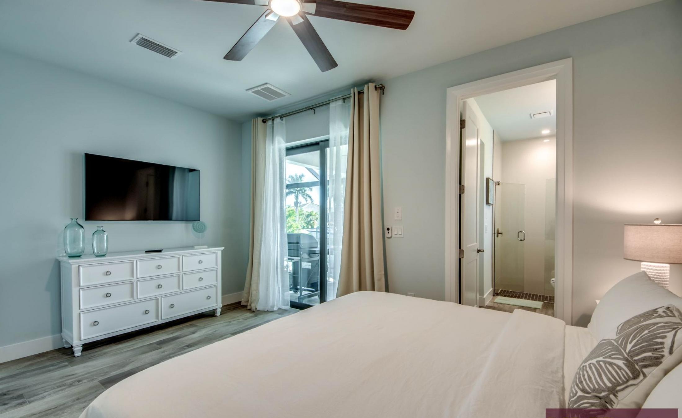 Privater Bootsdock am Kanal mit Bootslift und Zugang zum Golf von Mexiko.