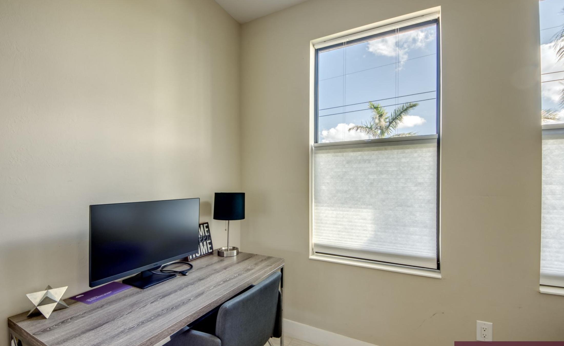 Moderne Villa am Kanal mit privatem Bootsdock und Bootslift.